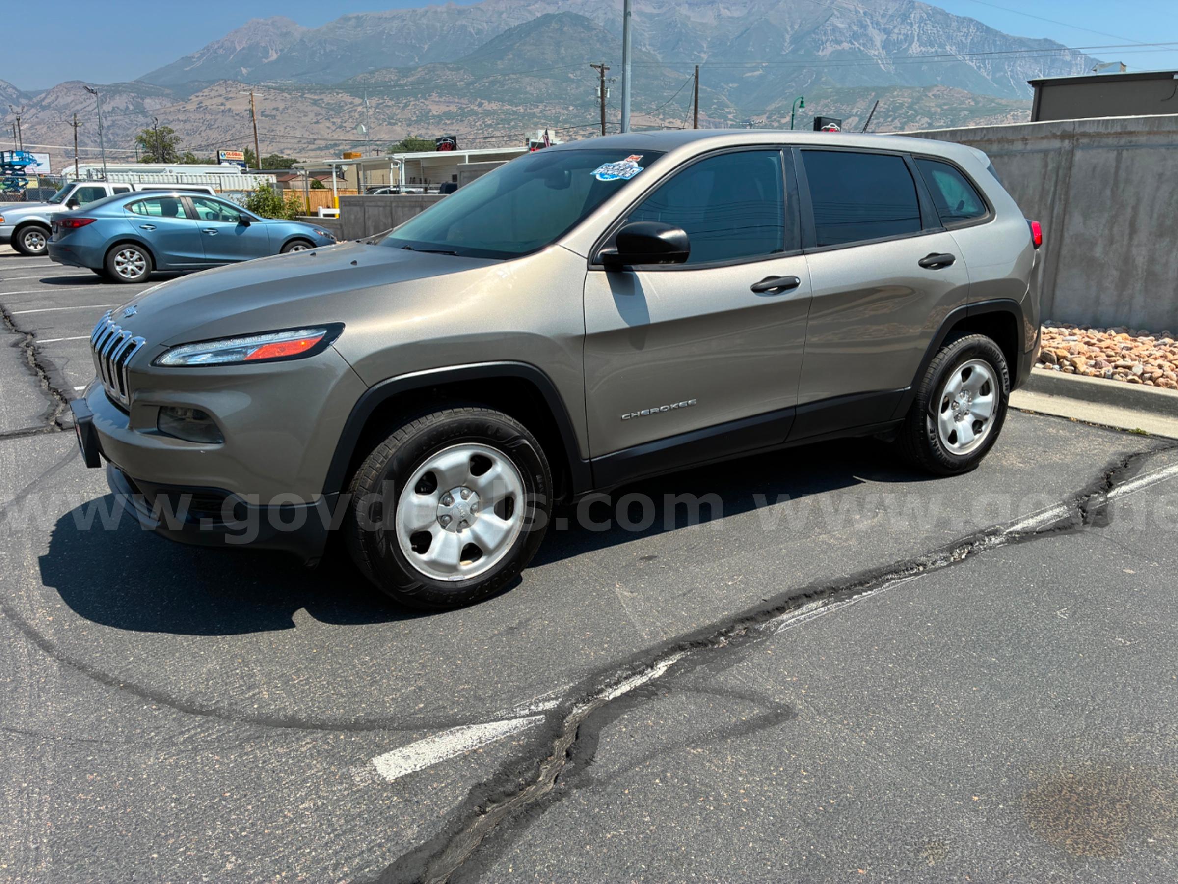 2017 JEEP CHEROKEE RUNS AND DRIVES - SHIPPING AVAILABLE Jeep CHEROKEE Government Surplus Auction - Primary Photo