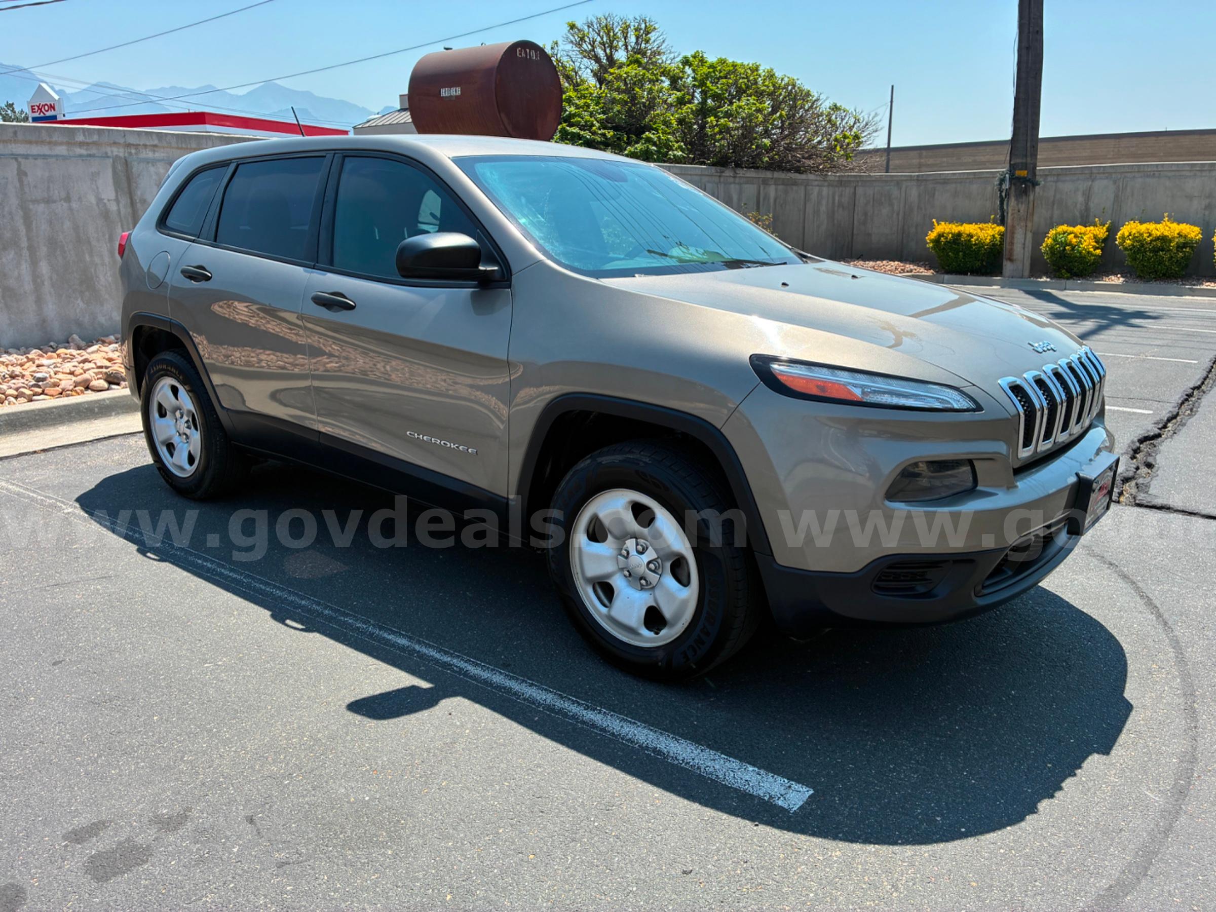 2017 JEEP CHEROKEE RUNS AND DRIVES - SHIPPING AVAILABLE Jeep CHEROKEE Government Surplus Auction - Photo #2