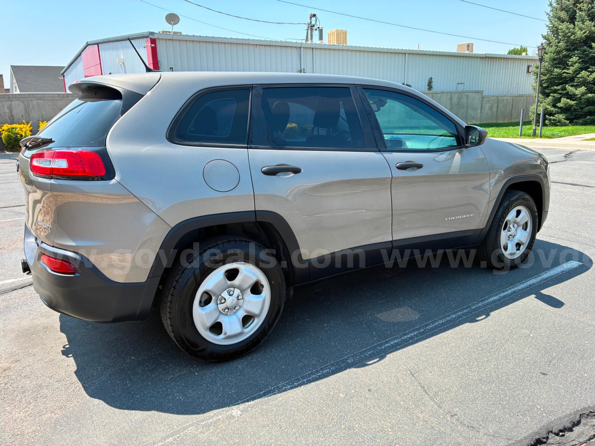 2017 JEEP CHEROKEE RUNS AND DRIVES - SHIPPING AVAILABLE Jeep CHEROKEE Government Surplus Auction - Photo #3