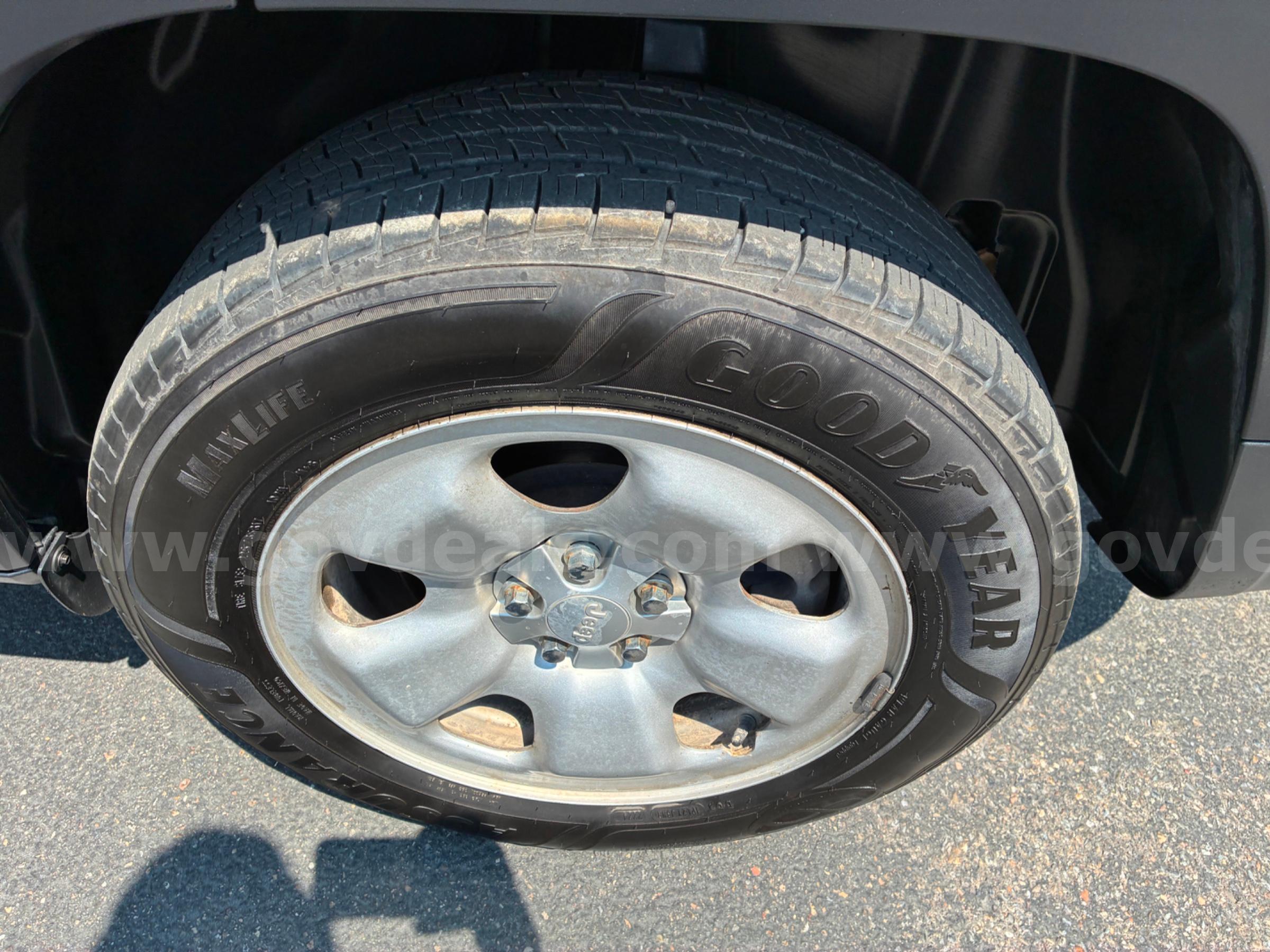 2017 JEEP CHEROKEE RUNS AND DRIVES - SHIPPING AVAILABLE Jeep CHEROKEE Government Surplus Auction - Photo #6