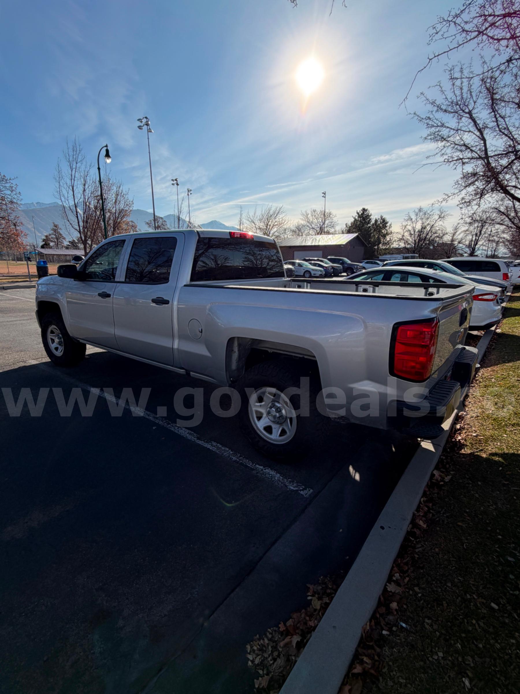 2018 CHEVROLET SILVERADO 1500 4WD - RUNS AND DRIVES Chevrolet SILVERADO Government Surplus Auction - Photo #3