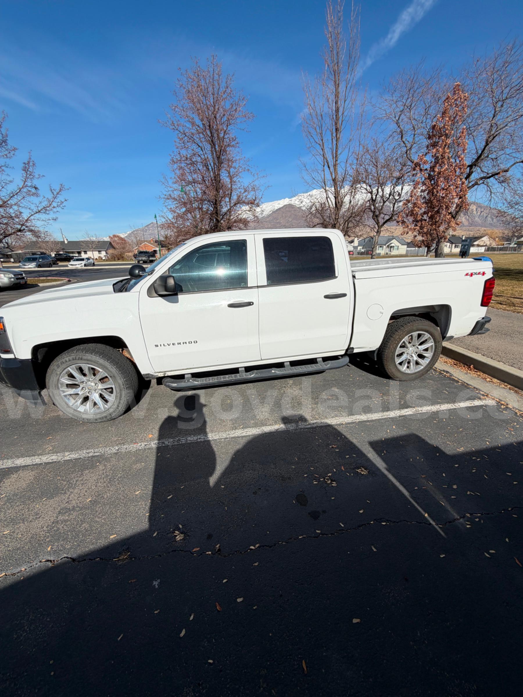 2017 CHEVROLET SILVERADO 1500 4WD - RUNS AND DRIVES Chevrolet SILVERADO Government Surplus Auction - Photo #2