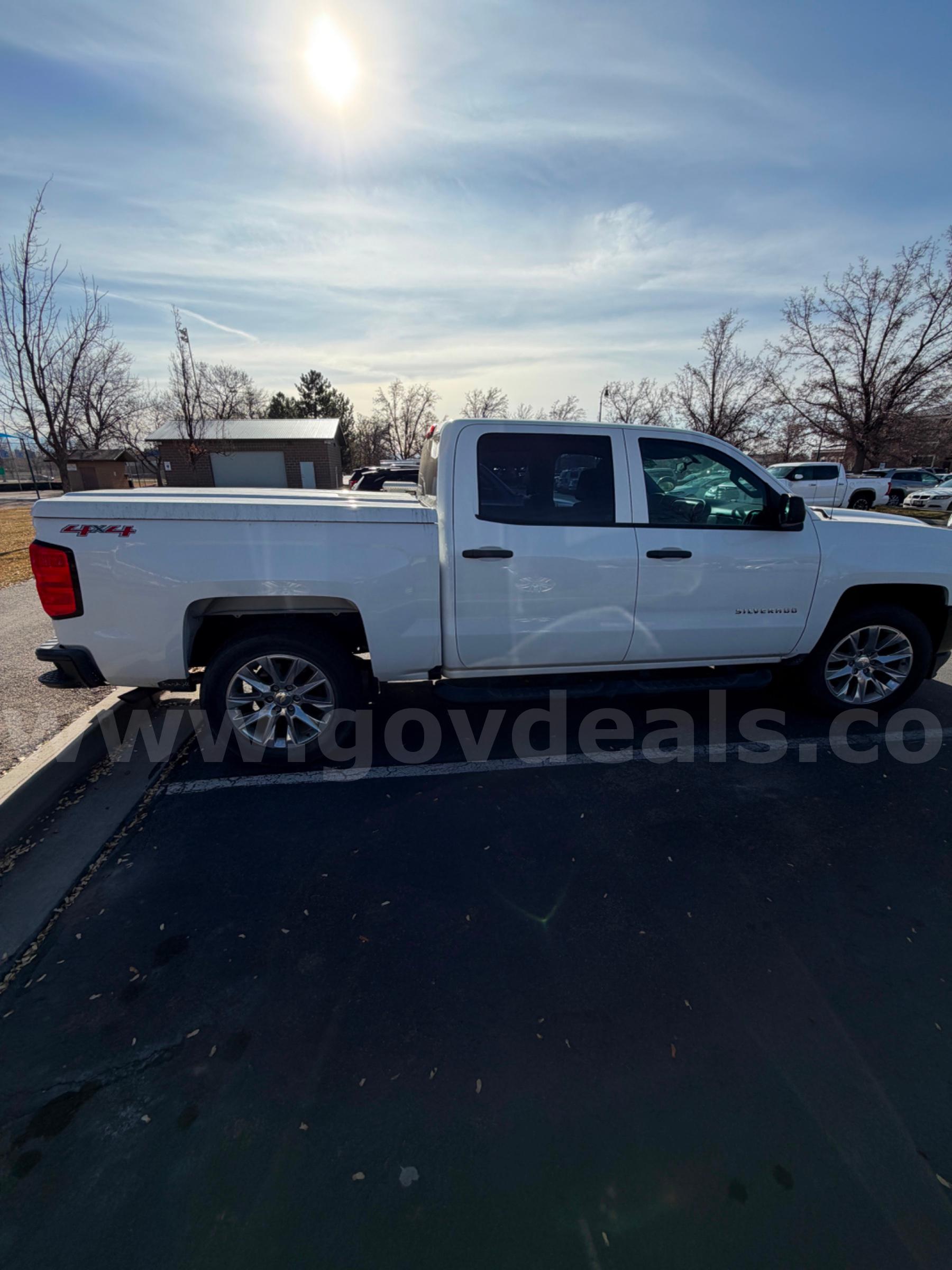 2017 CHEVROLET SILVERADO 1500 4WD - RUNS AND DRIVES Chevrolet SILVERADO Government Surplus Auction - Photo #6