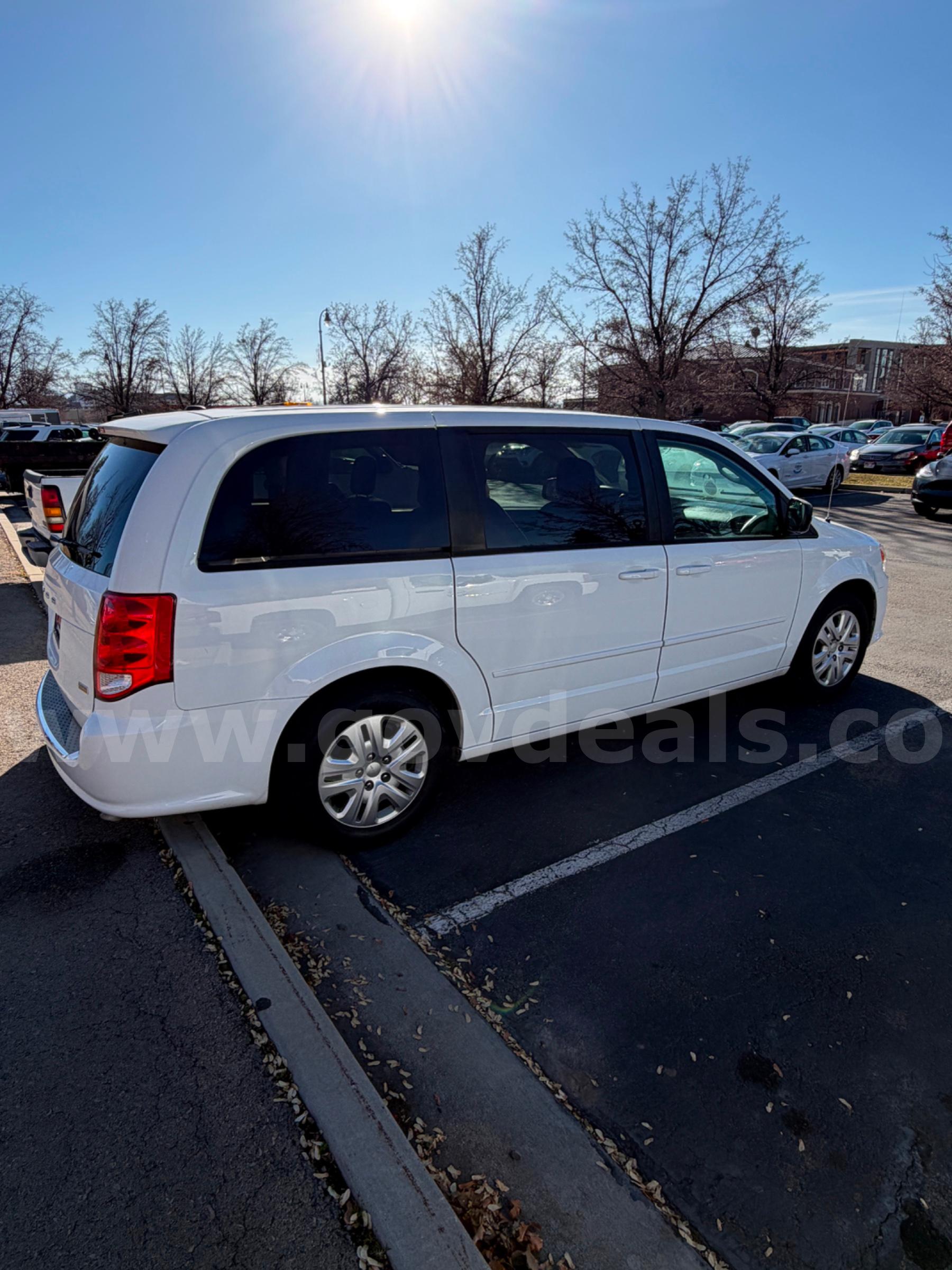2017 DODGE GRAND CARAVAN - SHIPPING AVAILABLE Dodge GRAND CARAVAN Government Surplus Auction - Photo #5