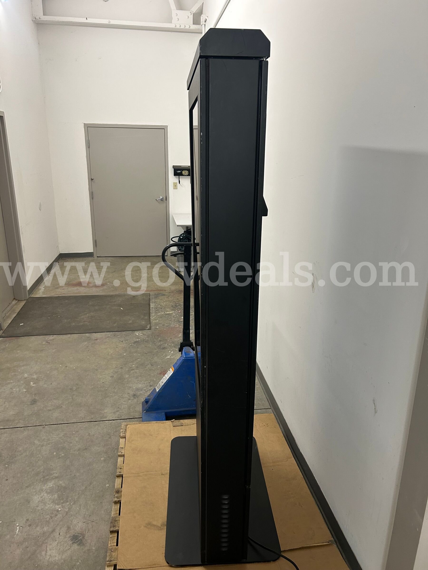 Peerless-AV Xtreme High Outdoor Display 55", IP68 - XHB552, Kiosk KOP555-S-XTR with Remote Control. Tested and Working Peerless-AV XHB552, KOP555-S-XTR Government Surplus Auction - Photo #4