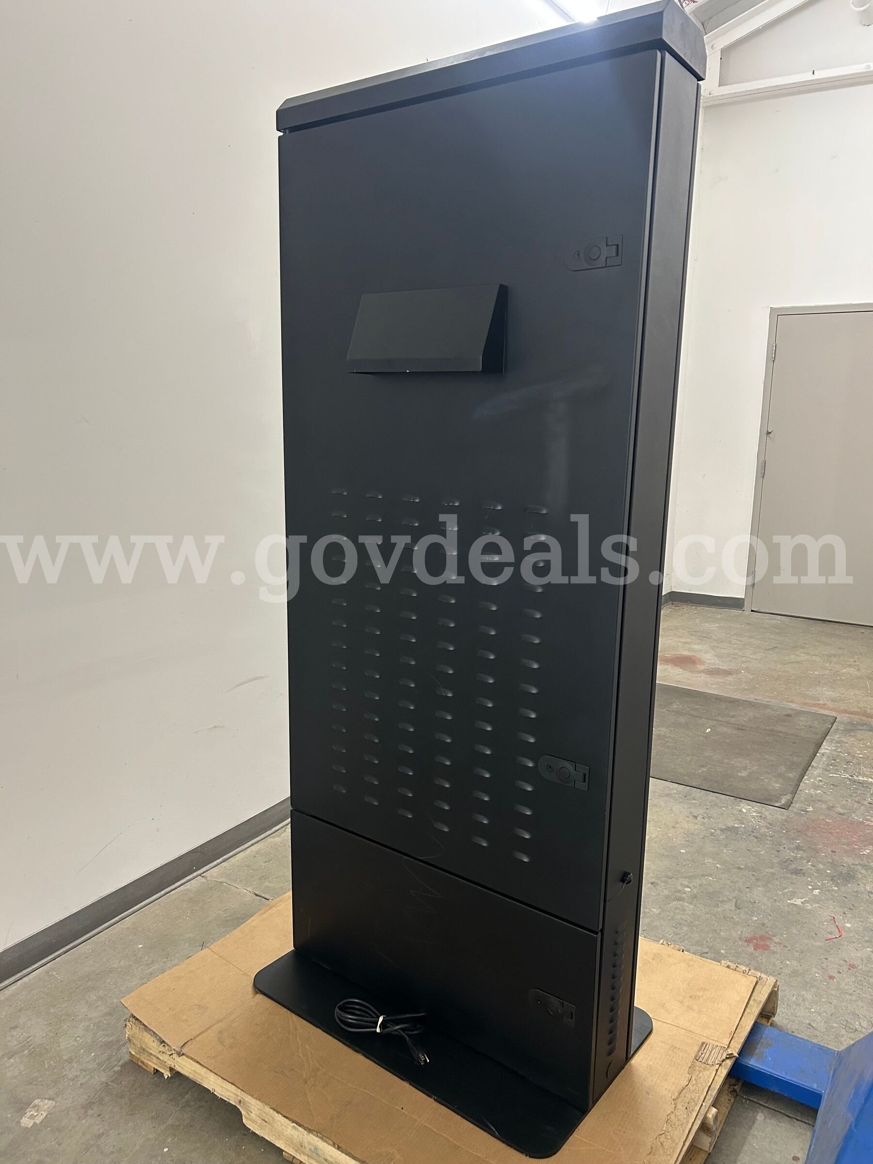 Peerless-AV Xtreme High Outdoor Display 55", IP68 - XHB552, Kiosk KOP555-S-XTR with Remote Control. Tested and Working Peerless-AV XHB552, KOP555-S-XTR Government Surplus Auction - Photo #5