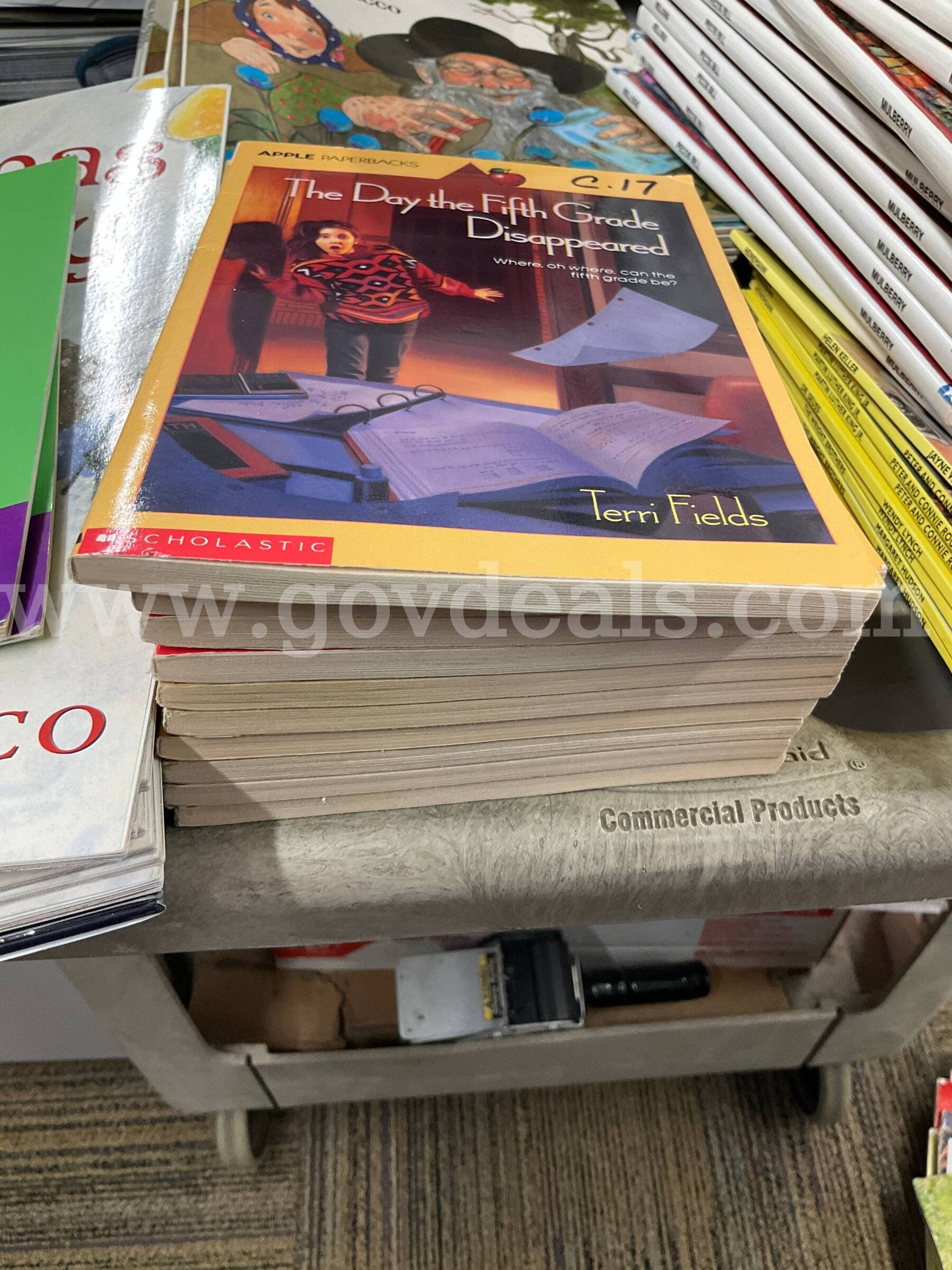 Bulk Children's Picture Book & Classroom Lot (multiple copies) – Caldecott Honor, Science, Biographies & Holiday Books   Government Surplus Auction - Photo #2