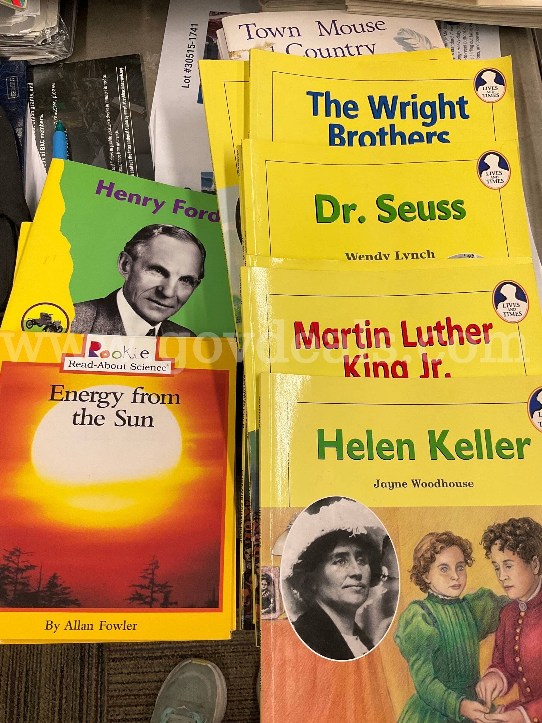 Bulk Children's Picture Book & Classroom Lot (multiple copies) – Caldecott Honor, Science, Biographies & Holiday Books   Government Surplus Auction - Photo #4