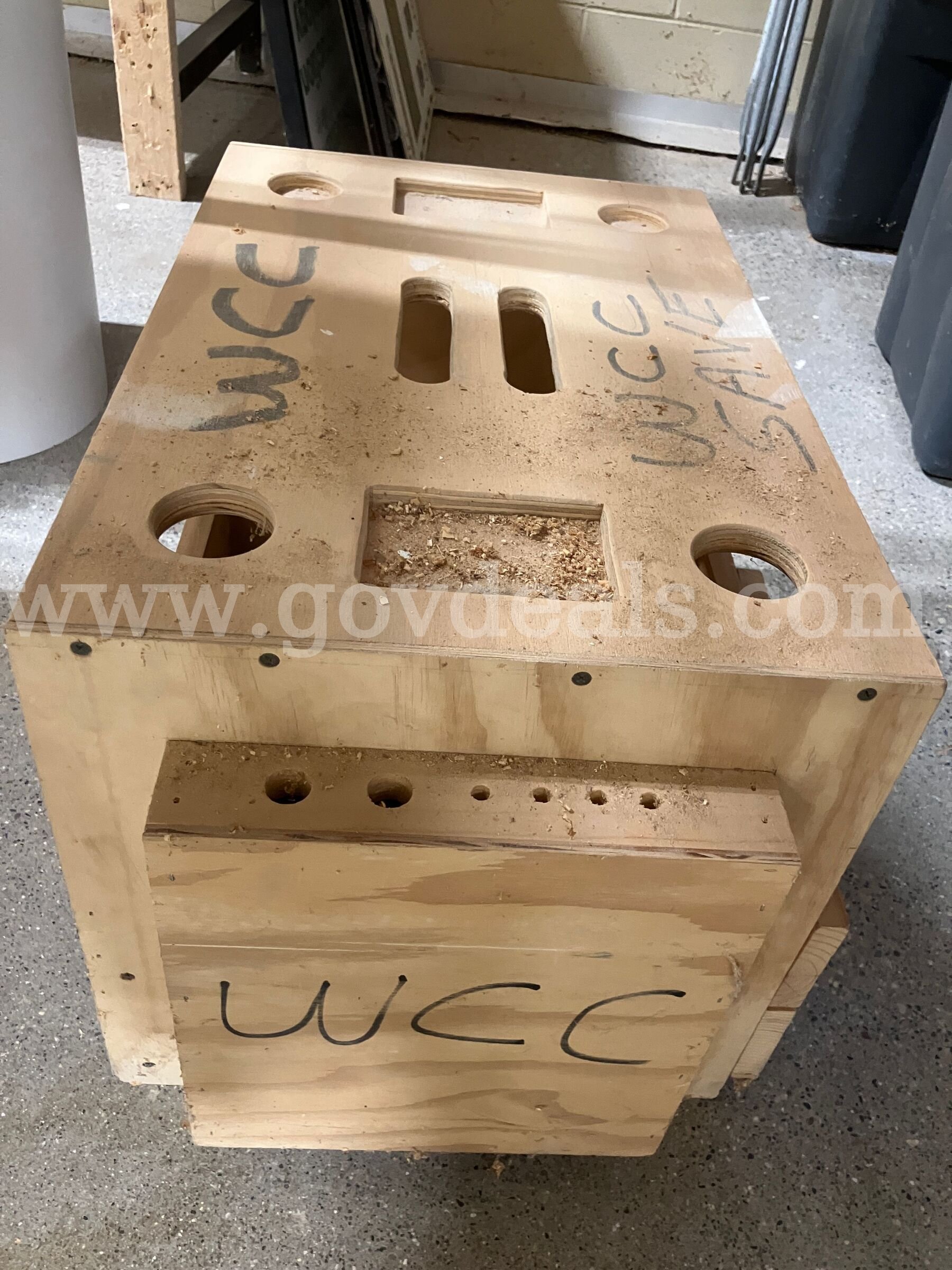 DIY Heavy-Duty Plywood Tool Caddy & Storage Chest w/ Side Bit Holder   Government Surplus Auction - Photo #3