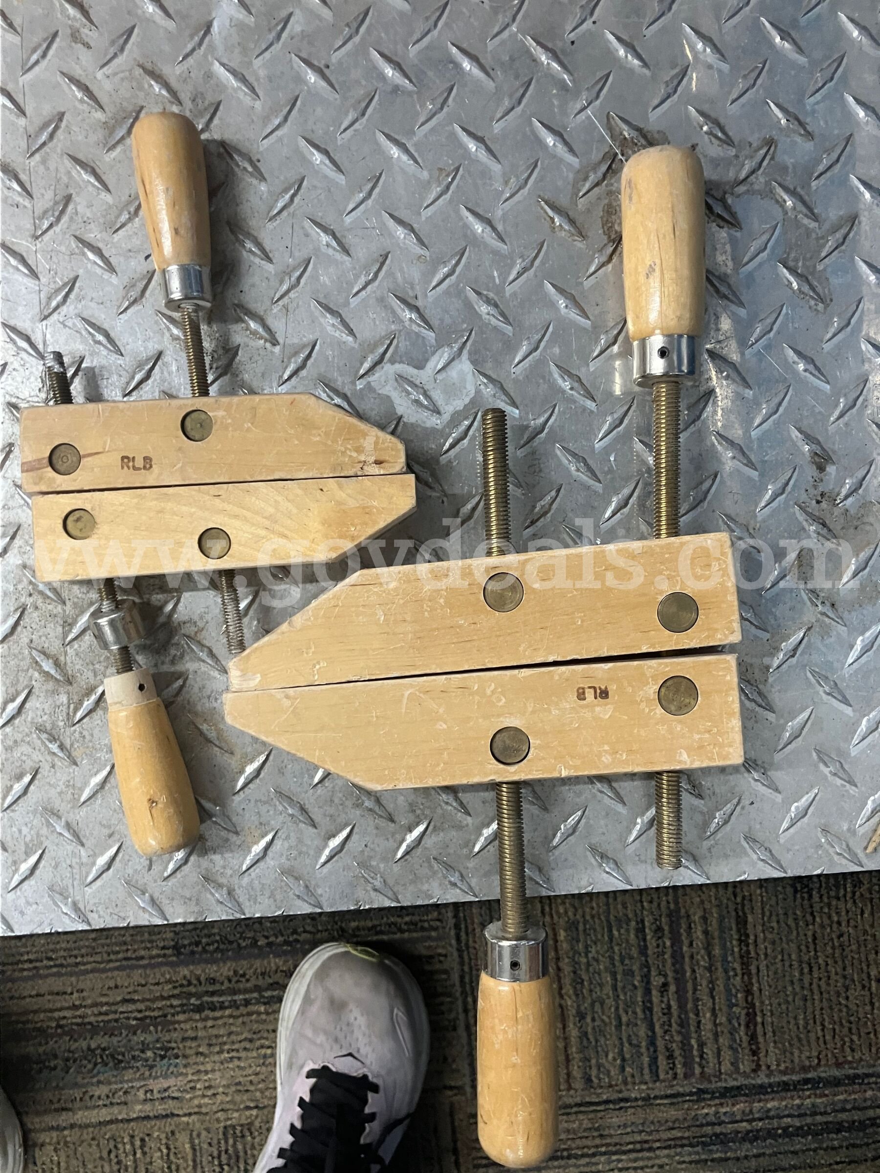 Pair of Wooden Handscrew Clamps – Adjustable Woodworking Parallel Jaws (RLB Stamped)   Government Surplus Auction - Photo #2