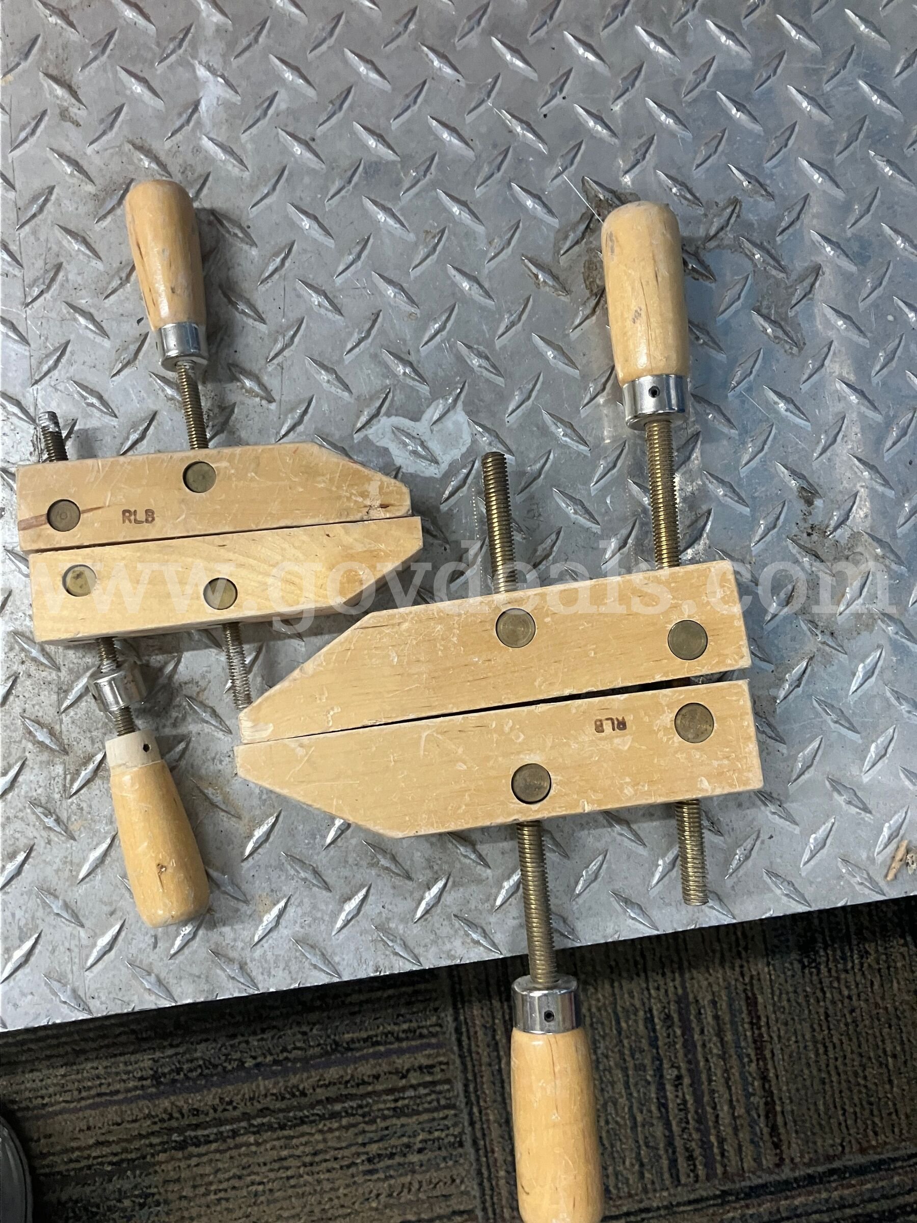 Pair of Wooden Handscrew Clamps – Adjustable Woodworking Parallel Jaws (RLB Stamped)   Government Surplus Auction - Photo #3