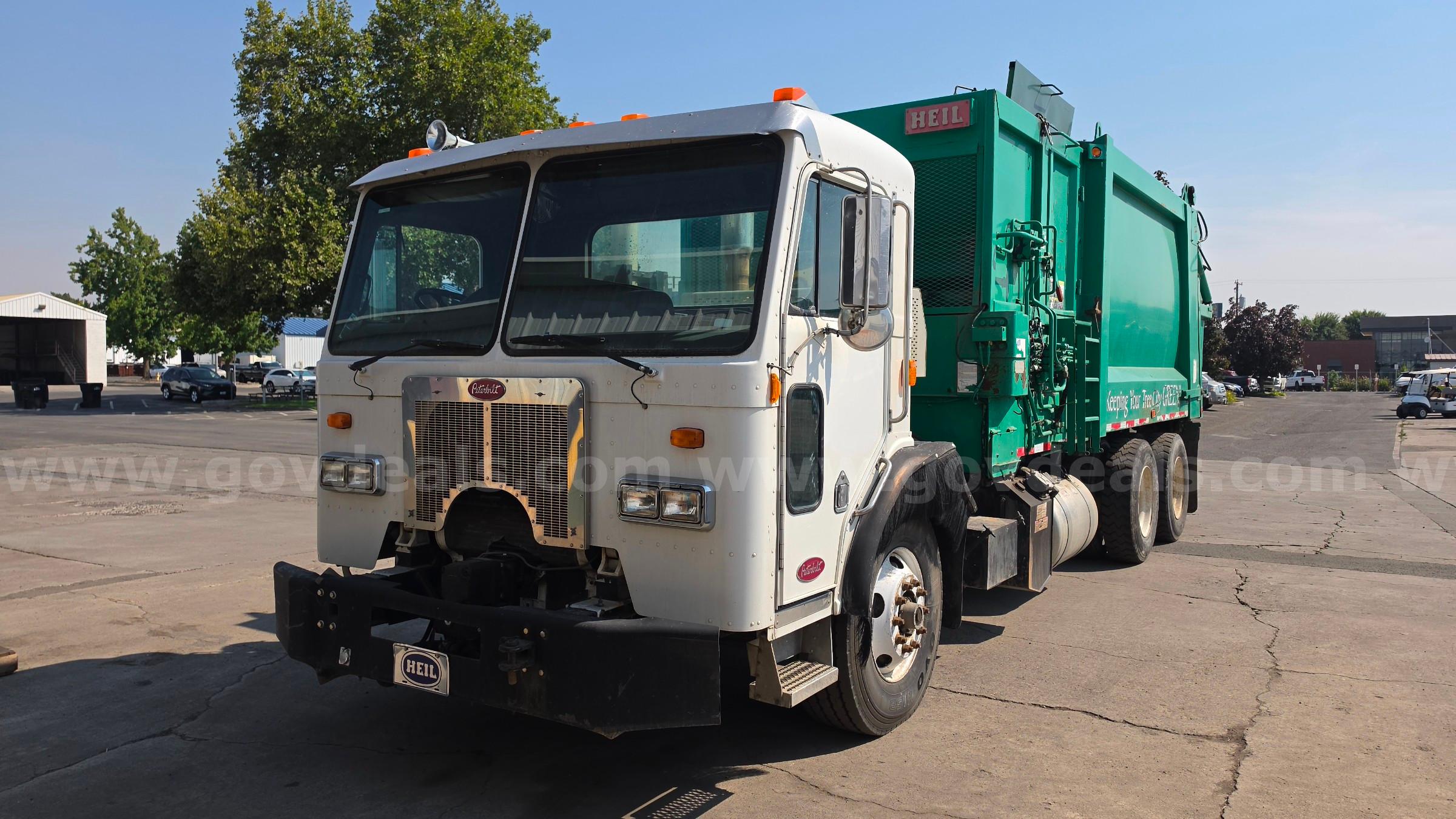 2009 Peterbilt 320