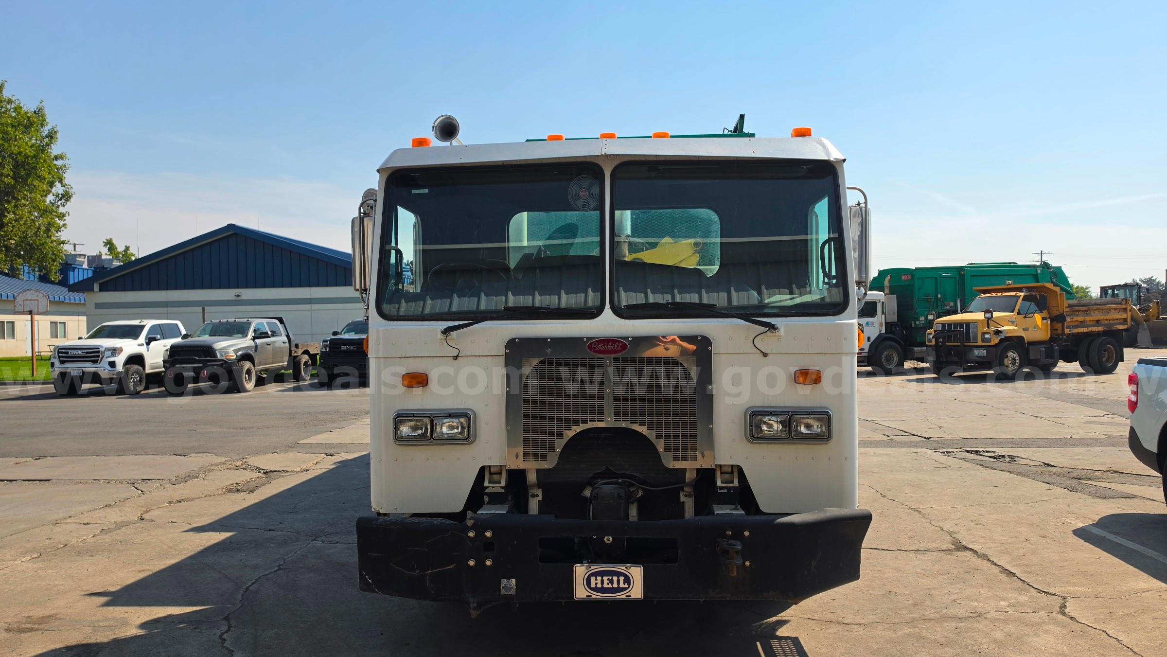 2009 Peterbilt 320 Peterbilt 320 Government Surplus Auction - Photo #2