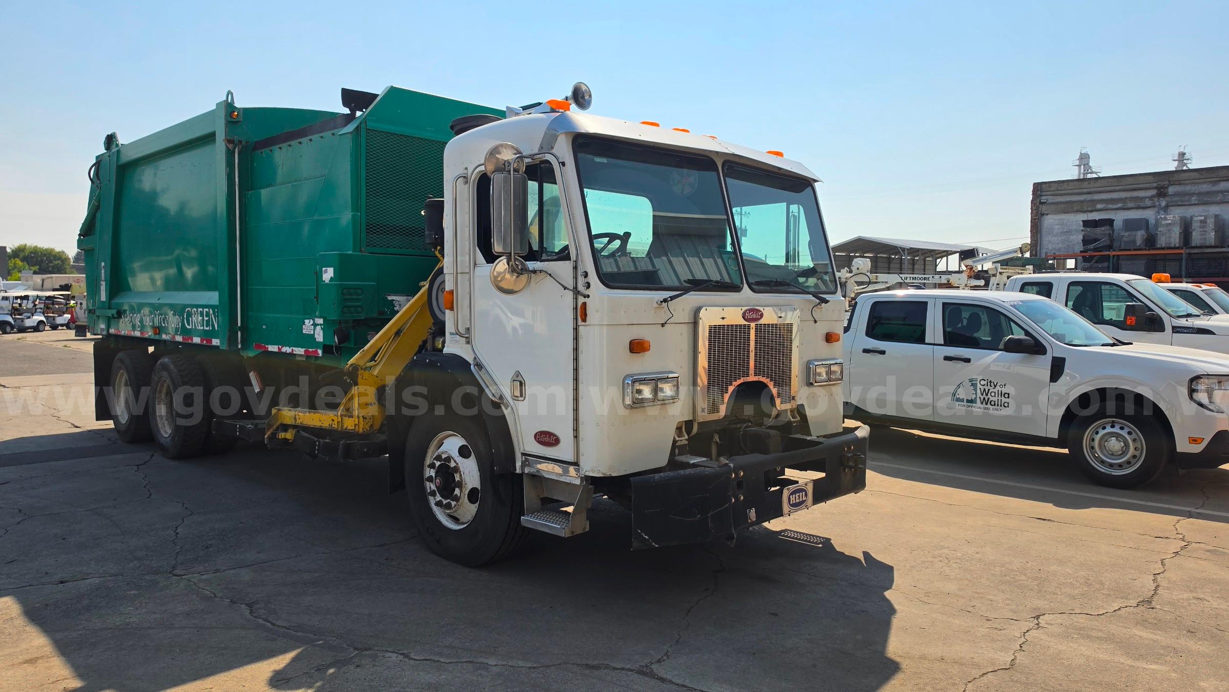 2009 Peterbilt 320 Peterbilt 320 Government Surplus Auction - Photo #3
