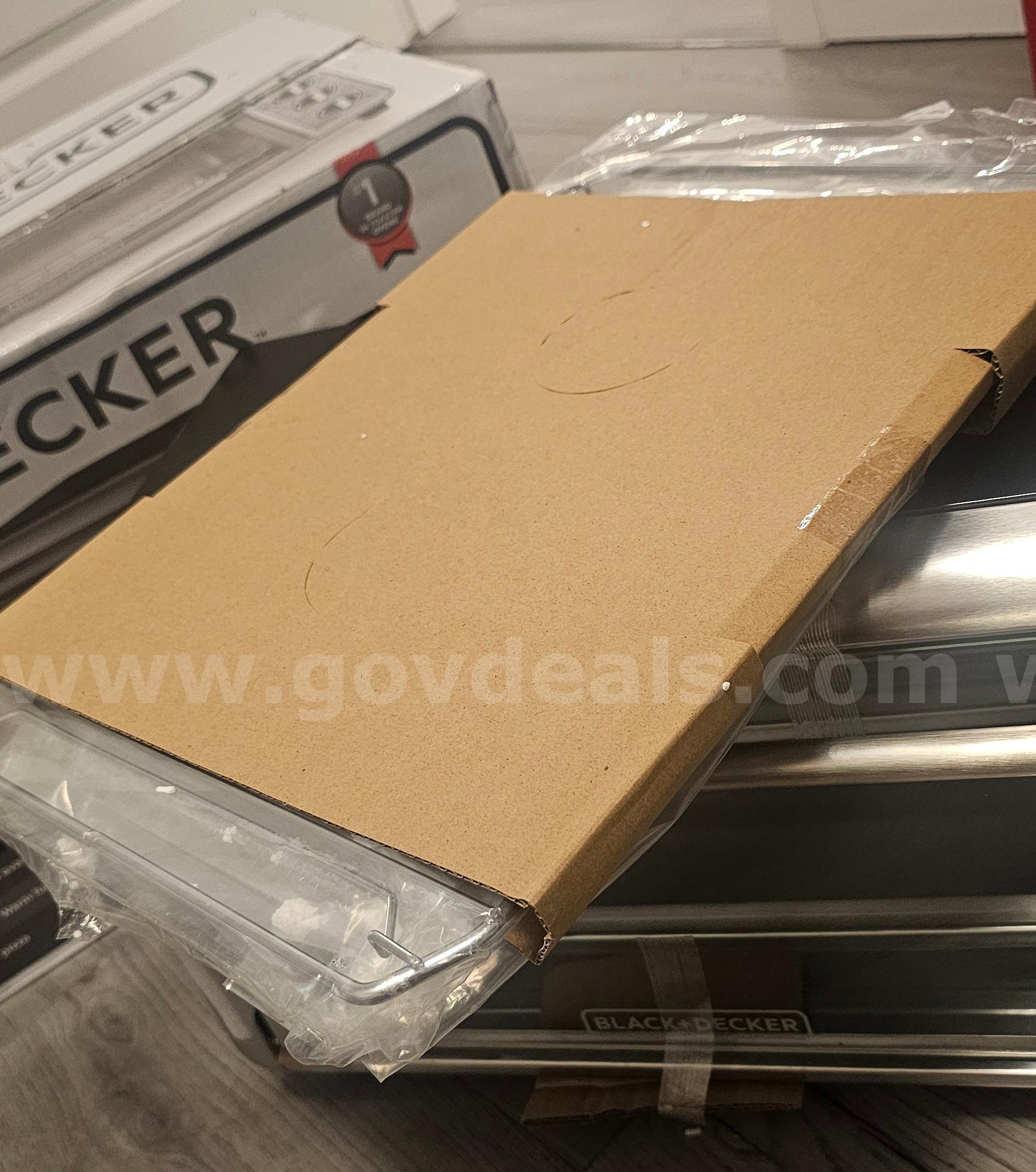 BLACK+DECKER Extra-Wide 8 Slice Stainless Steel Toaster Oven - NEW BLACk + DECKER  Government Surplus Auction - Photo #4