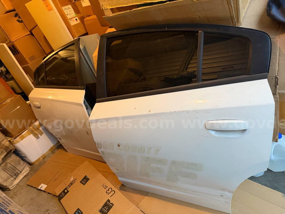 2019 DODGE CHARGER TWO COMPLETE BACK DOORS Left And Right Color White Dodge CHARGER Government Surplus Auction - Primary Photo