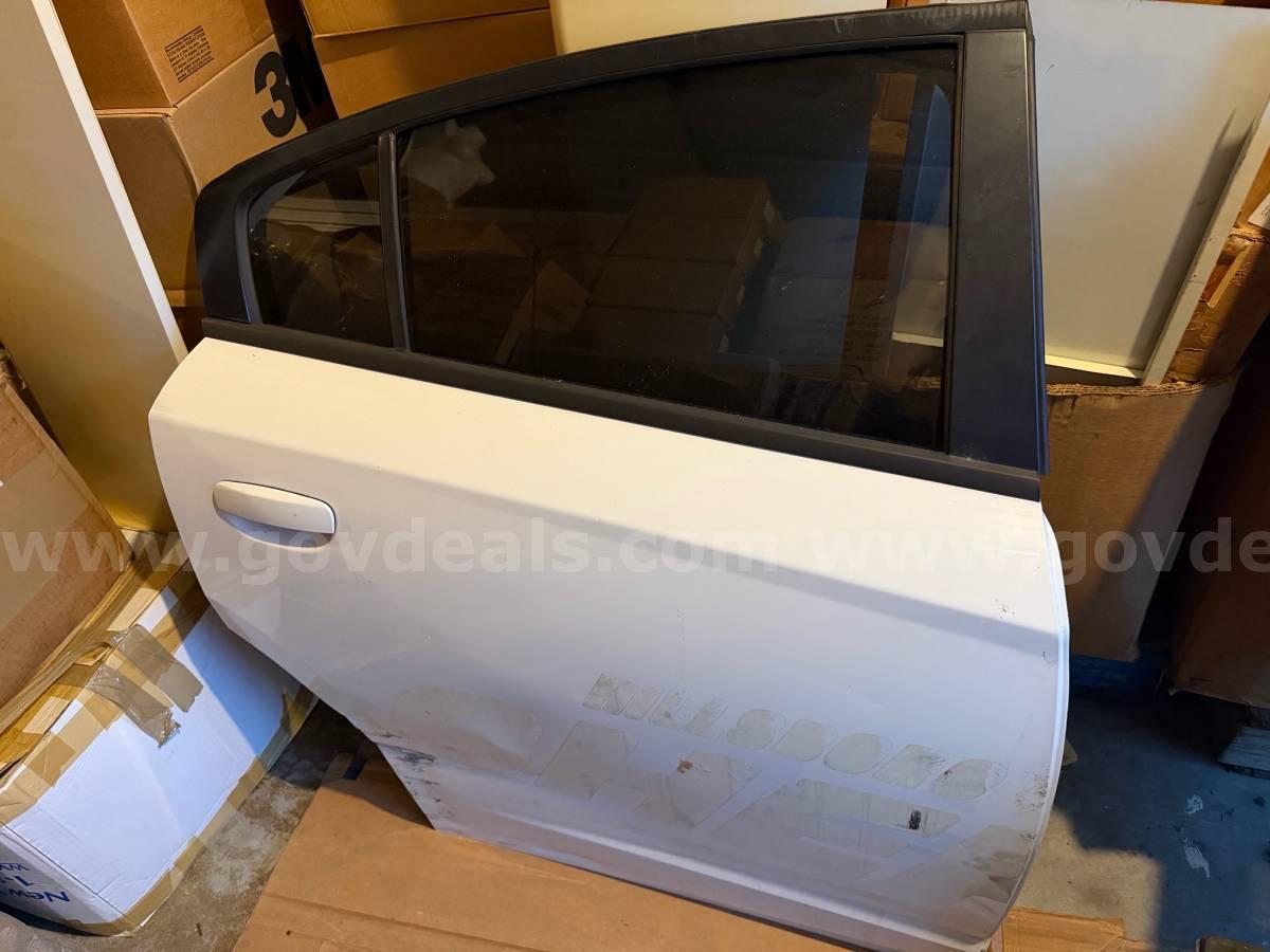 2019 DODGE CHARGER TWO COMPLETE BACK DOORS Left And Right Color White Dodge CHARGER Government Surplus Auction - Photo #4