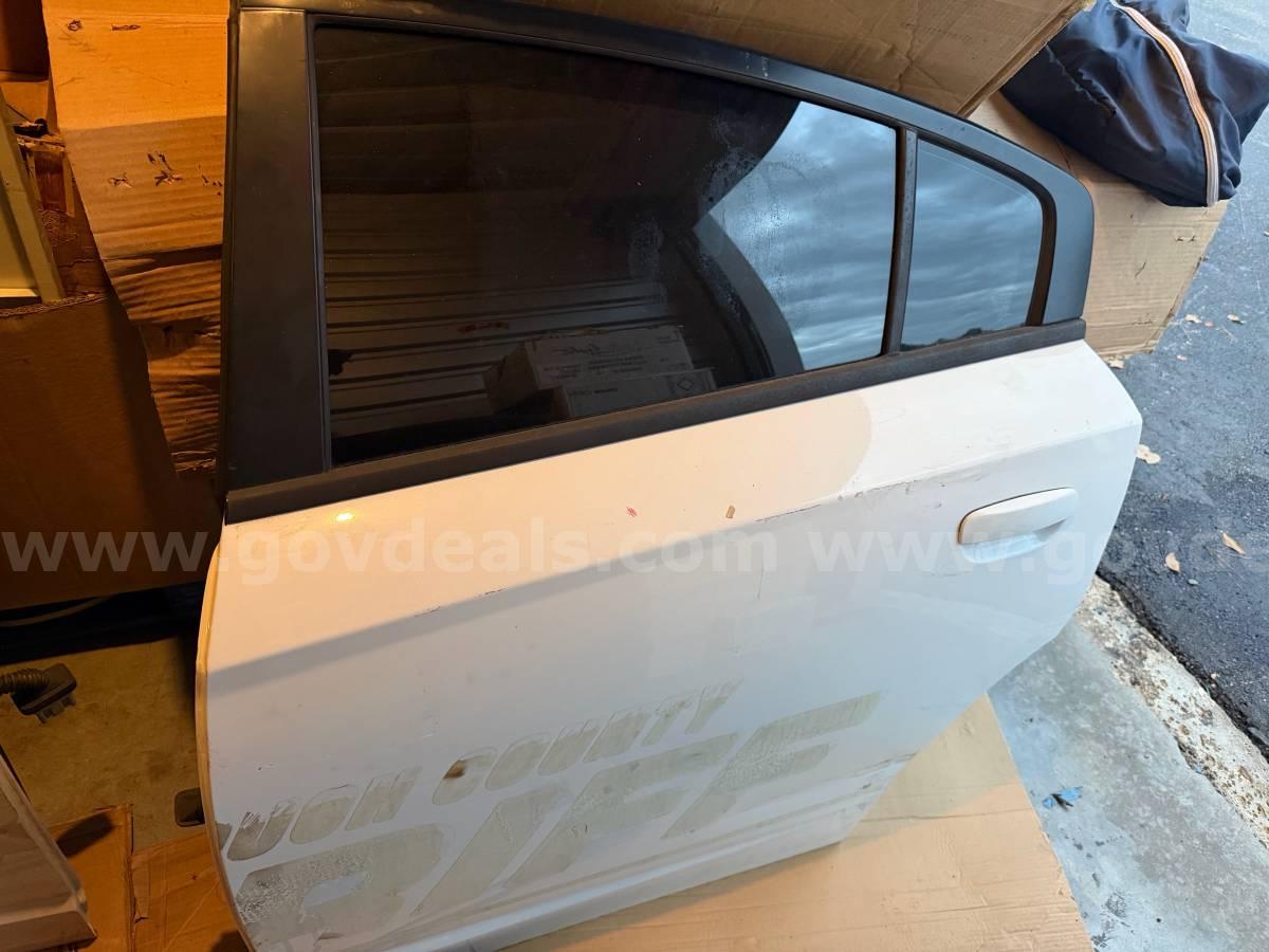2019 DODGE CHARGER TWO COMPLETE BACK DOORS Left And Right Color White Dodge CHARGER Government Surplus Auction - Photo #5