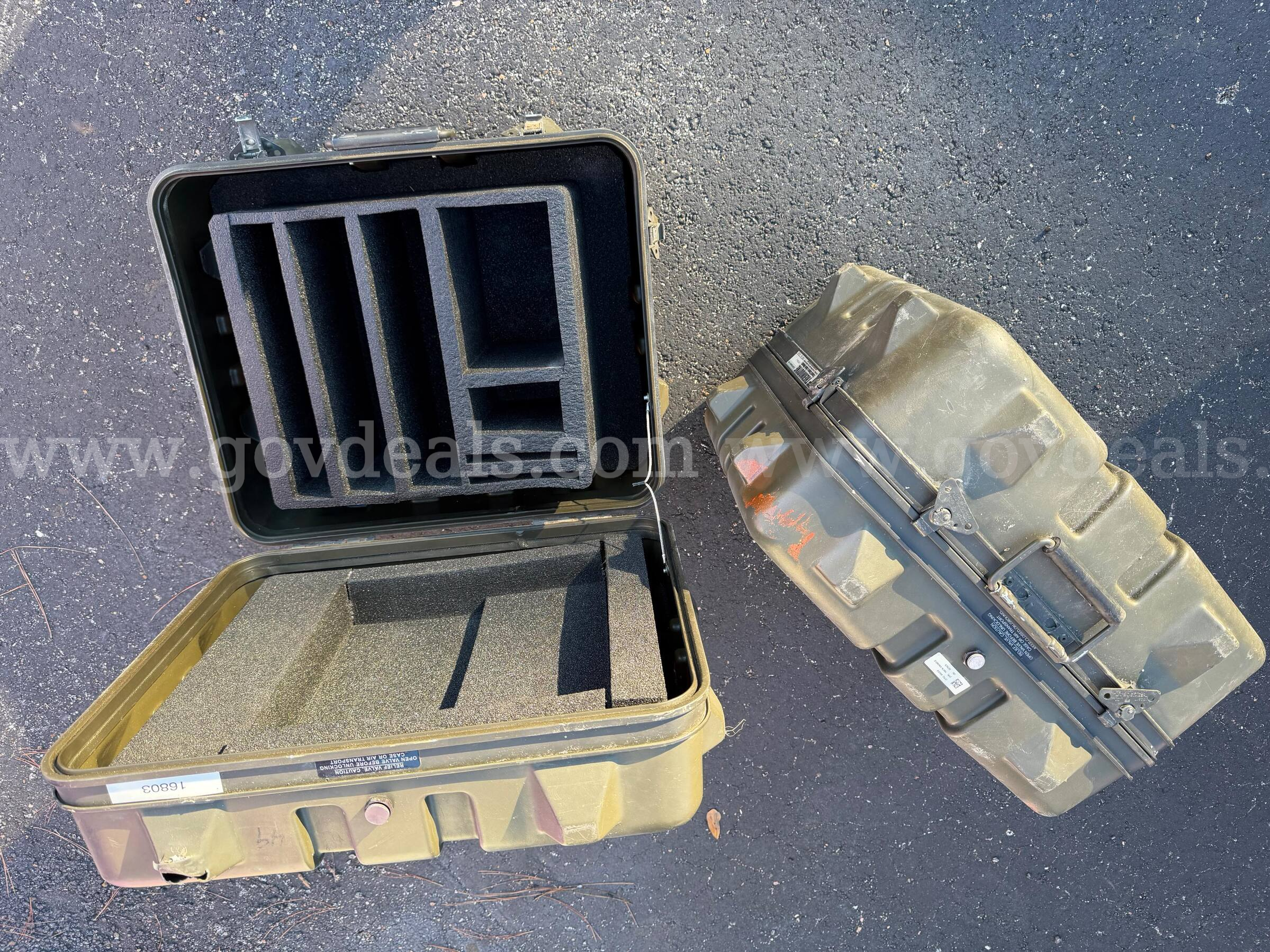 LOT OF 2 U.S. ARMY Military THERMODYNE HARD TRANSPORTATION CASE COLOR GREEN USED Case  Government Surplus Auction - Photo #2