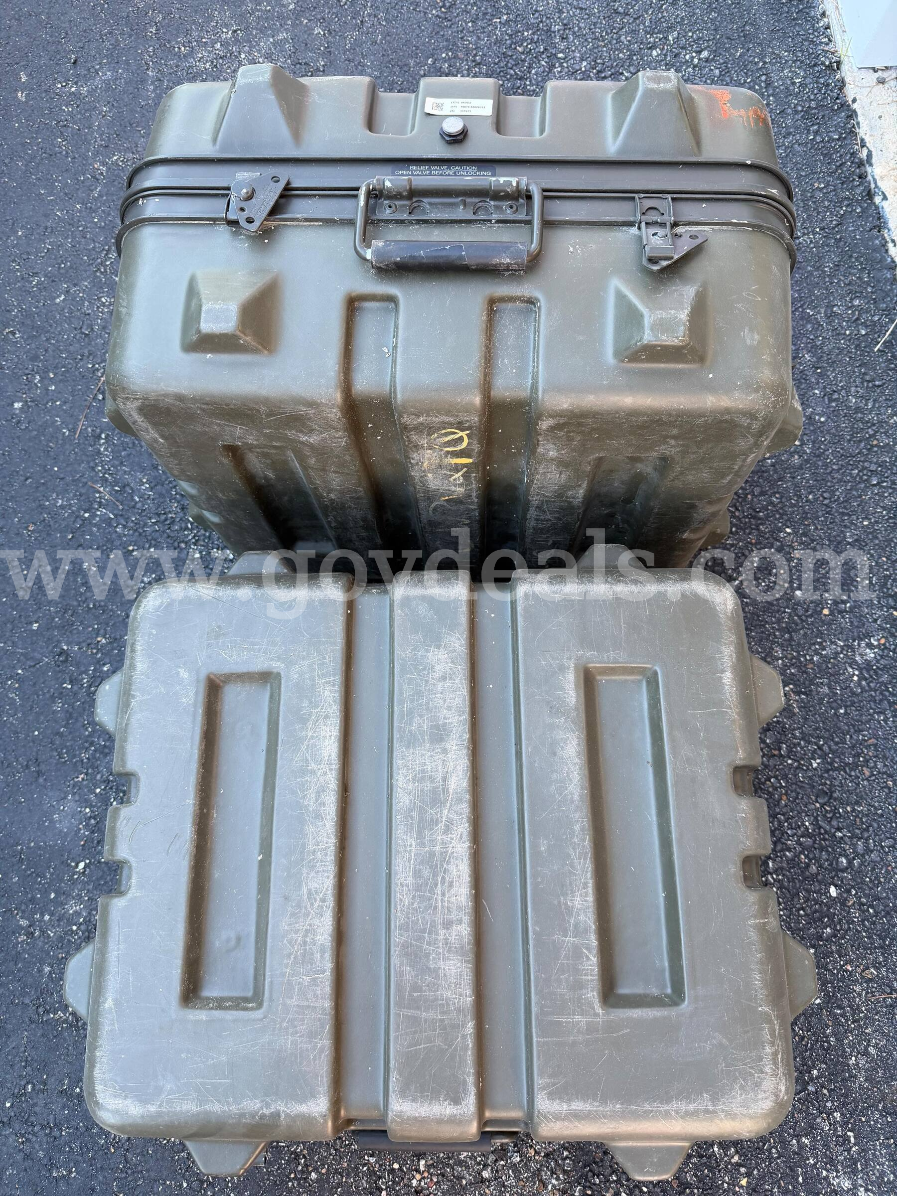 LOT OF 2 U.S. ARMY Military THERMODYNE HARD TRANSPORTATION CASE COLOR GREEN USED Case  Government Surplus Auction - Photo #3