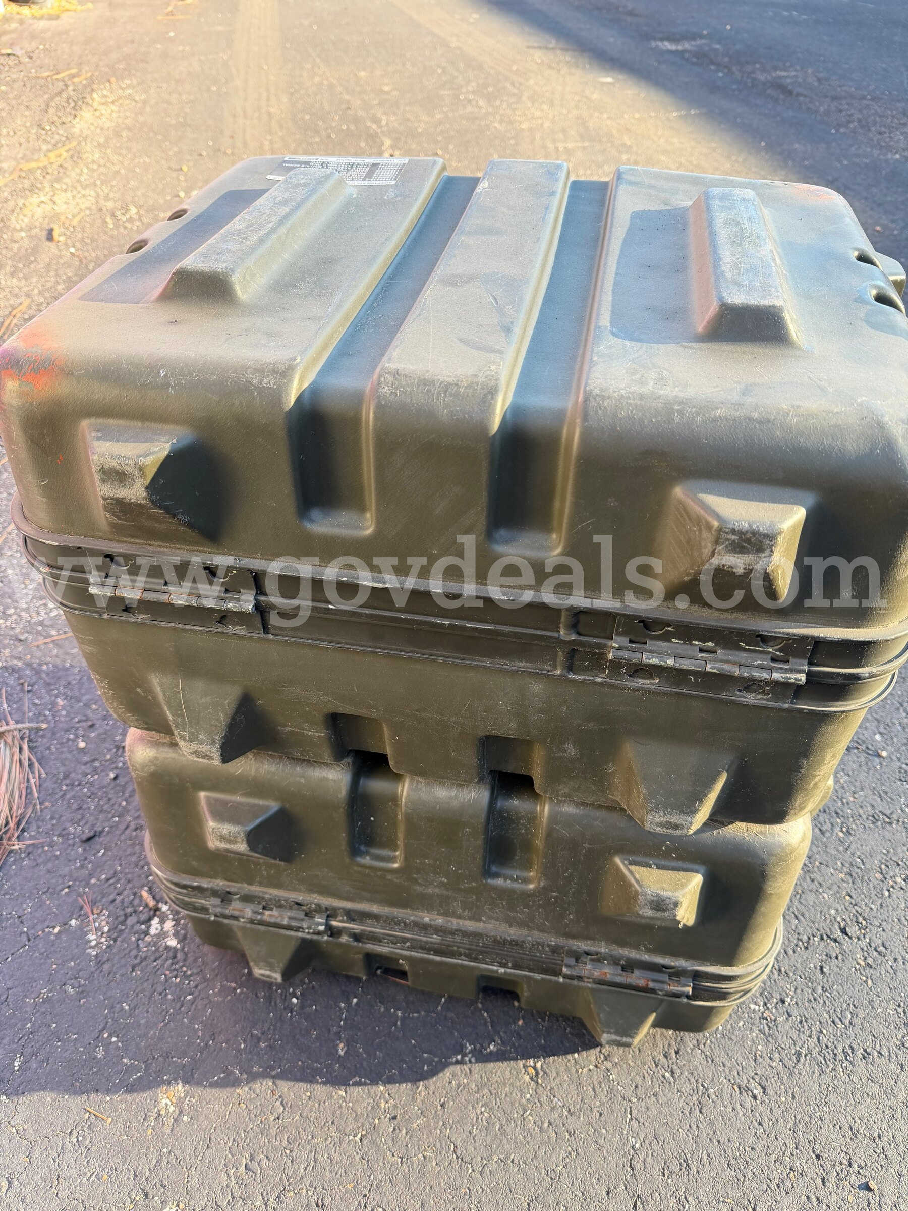 LOT OF 2 U.S. ARMY Military THERMODYNE HARD TRANSPORTATION CASE COLOR GREEN USED Case  Government Surplus Auction - Photo #4