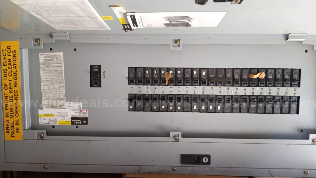 GENERAL ELECTRIC PANEL BOARD DEH40007 LOADED WITH CIRCUIT BREAKERS   Government Surplus Auction - Photo #2
