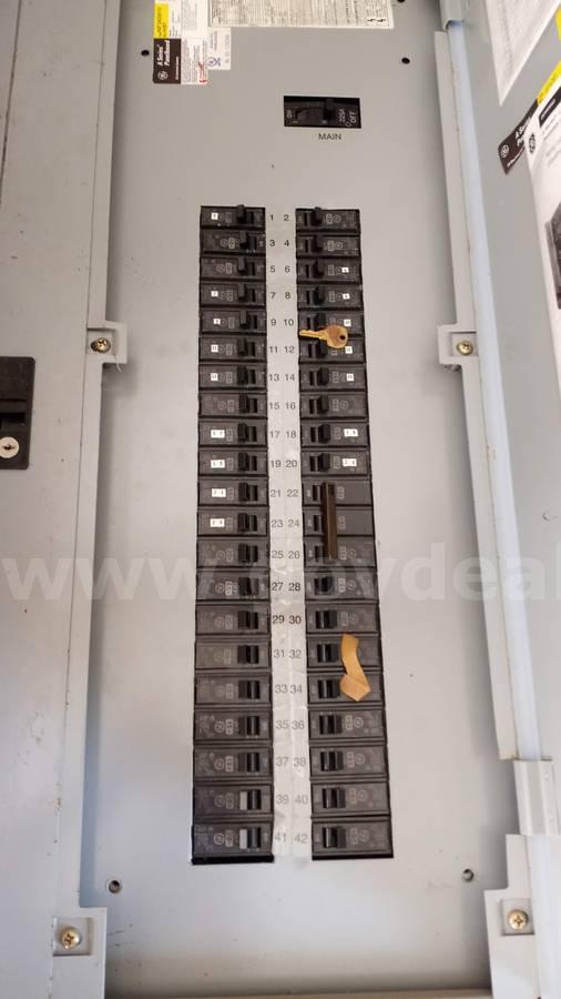 GENERAL ELECTRIC PANEL BOARD DEH40007 LOADED WITH CIRCUIT BREAKERS   Government Surplus Auction - Photo #3