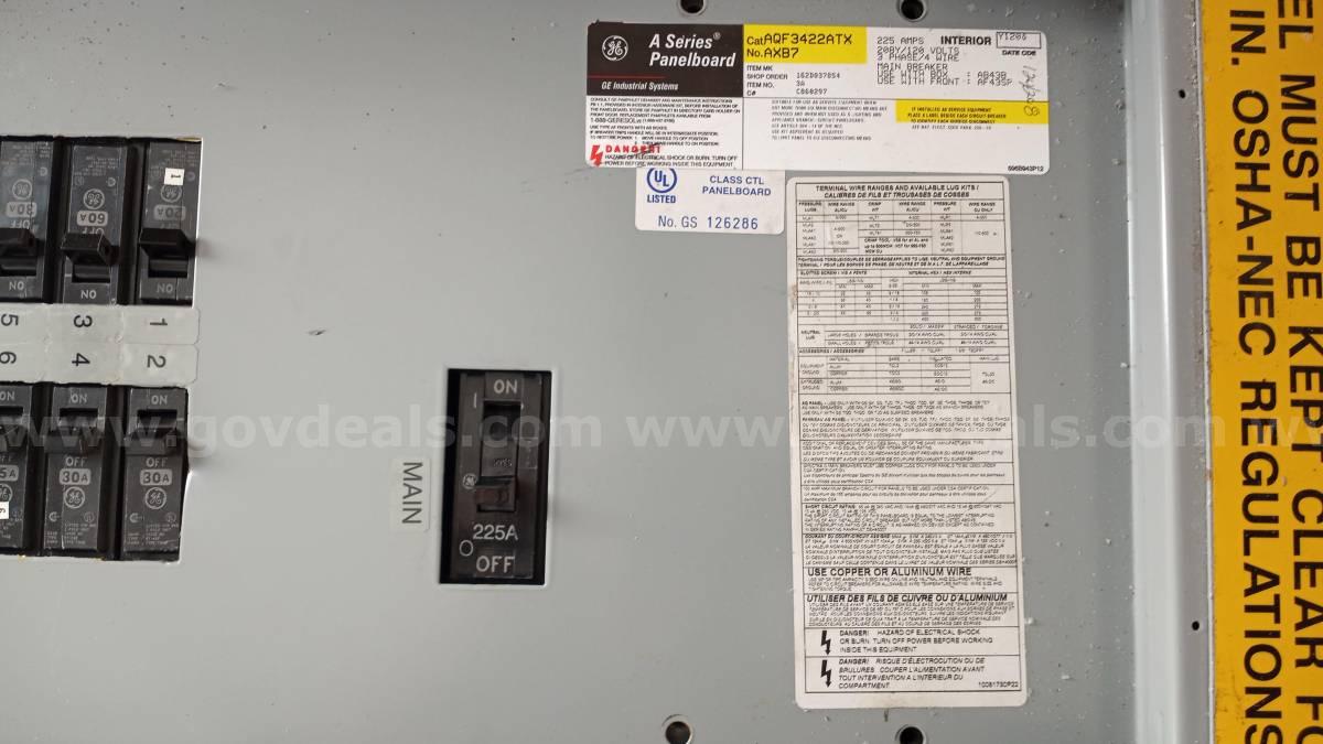GENERAL ELECTRIC PANEL BOARD DEH40007 LOADED WITH CIRCUIT BREAKERS   Government Surplus Auction - Photo #5