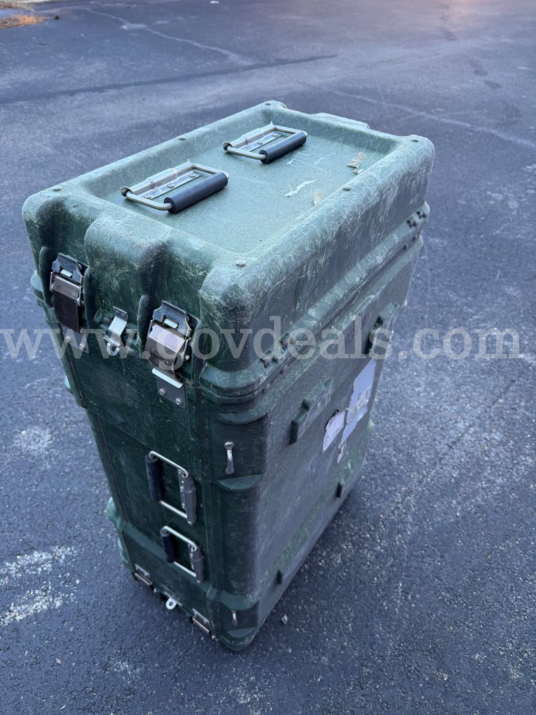 U.S. ARMY Military THERMODYNE HARD TRANSPORTATION CASE HUGE SIZE COLOR GREEN USED Case  Government Surplus Auction - Photo #2