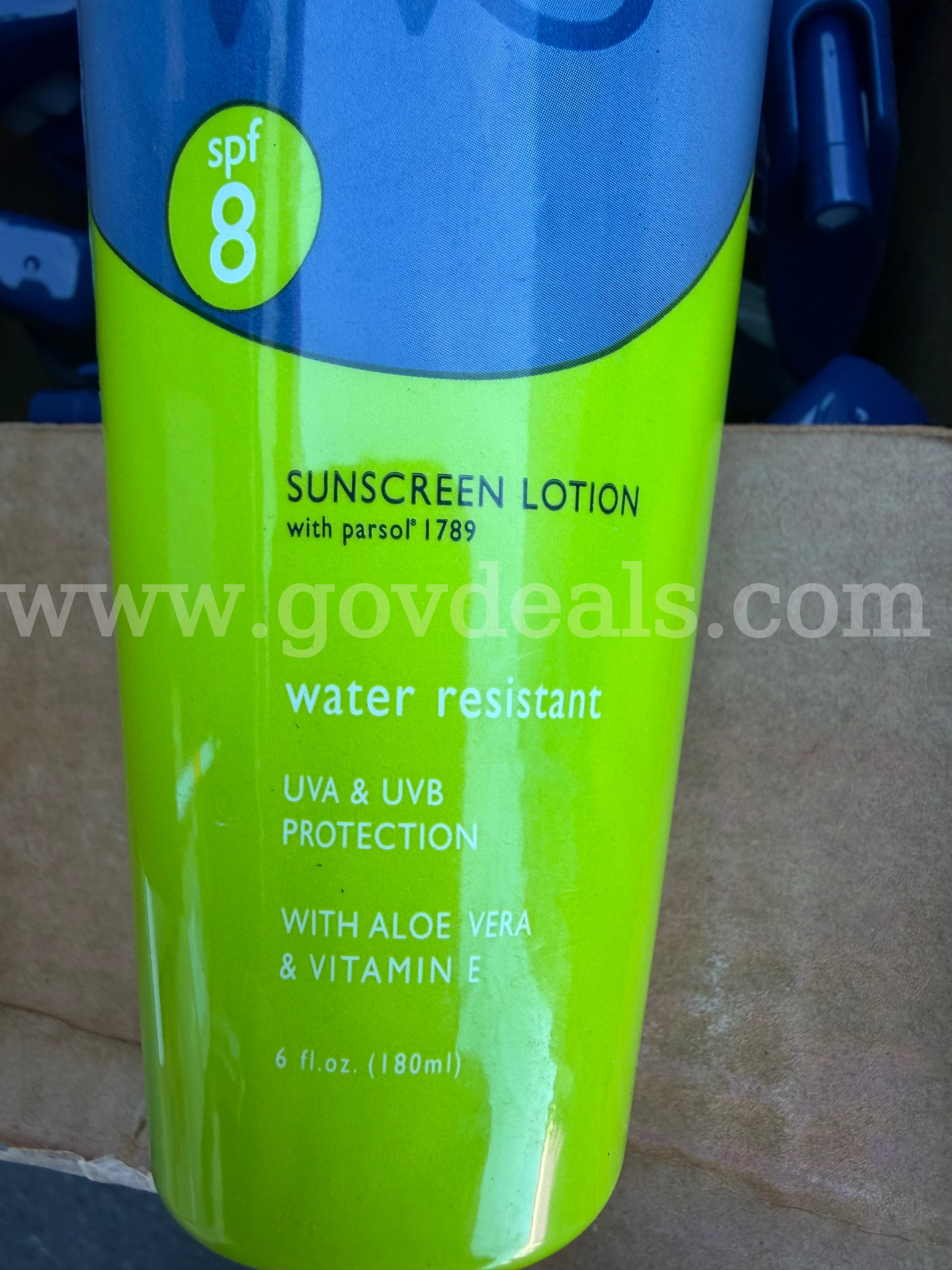 LOT OF 14 SUNSCREEN LOTION SPF 8 WHITE SAND BRAND NEW IN BOX   Government Surplus Auction - Photo #3