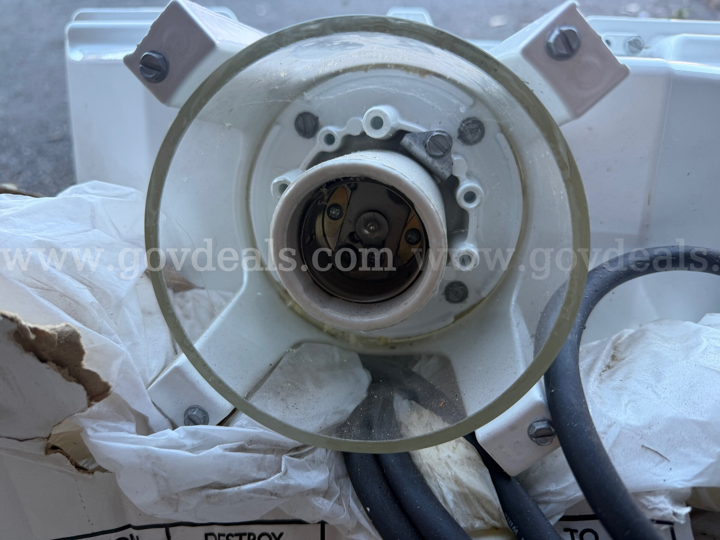INDUSTRIAL HUBBEL LAMP 1000W MH M47 W0672370 NRTL/C CATALOG NO. CH-10H6-M-NA-C10HL NEVER USED *can ship*  1000W Government Surplus Auction - Photo #4