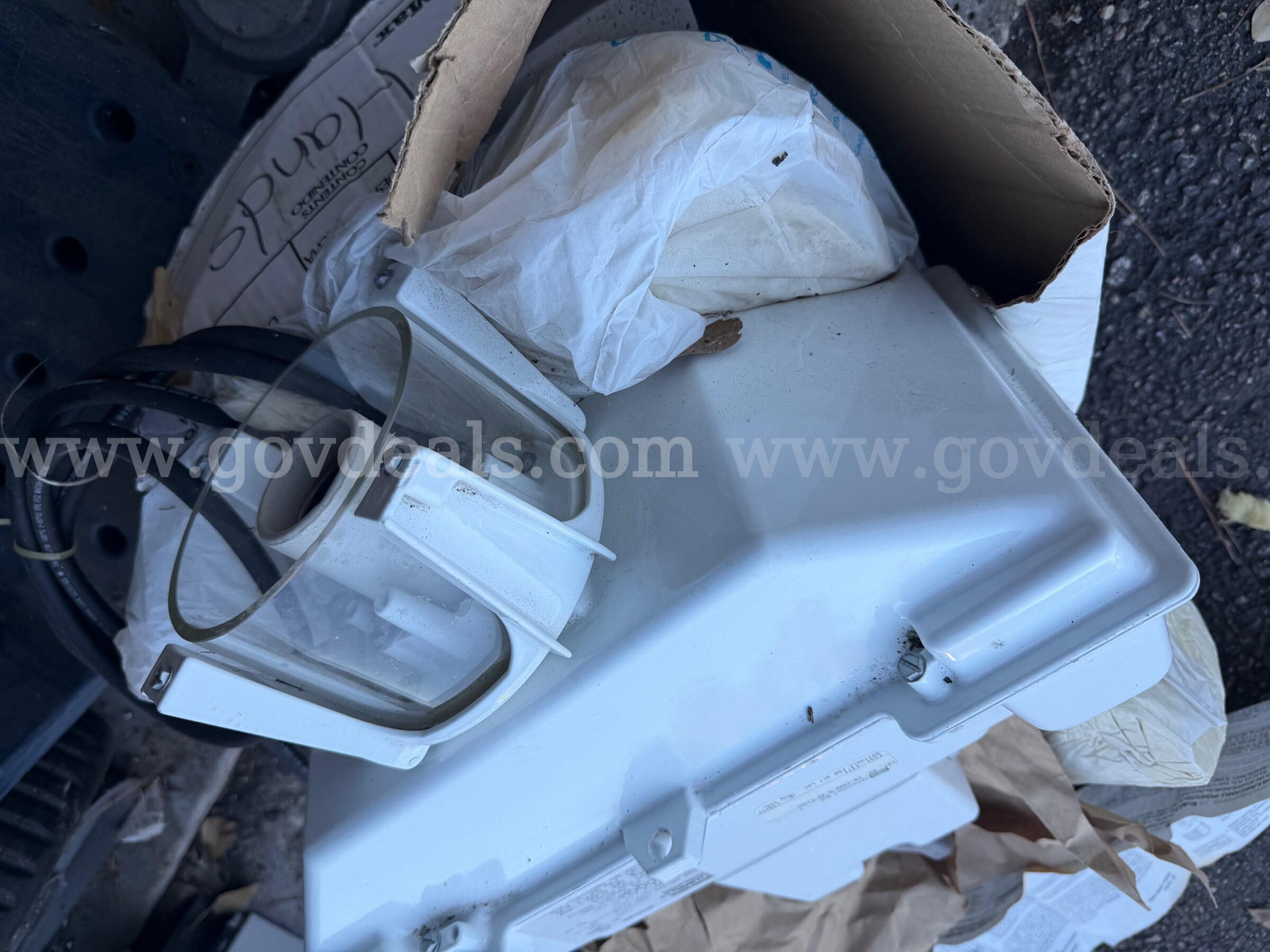 INDUSTRIAL HUBBEL LAMP 1000W MH M47 W0672370 NRTL/C CATALOG NO. CH-10H6-M-NA-C10HL NEVER USED *can ship*  1000W Government Surplus Auction - Photo #6