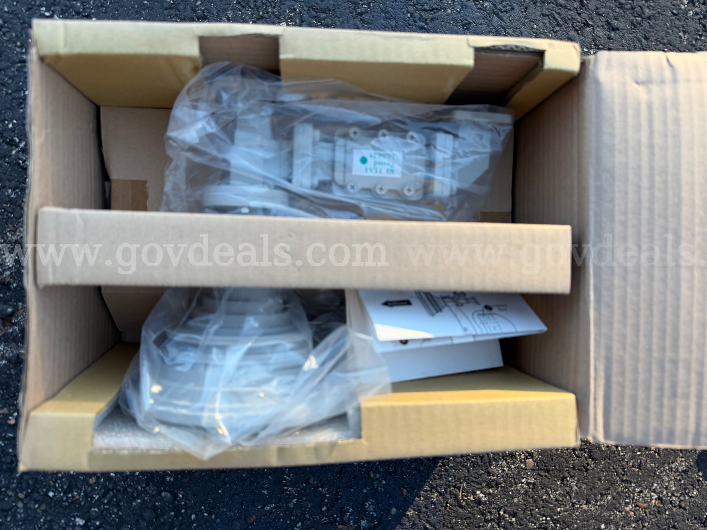 SKYWARE GLOBAL Ku RxTx FEED ASSY 33 DEGw/MTG BLOCKREV:A01 BRAND NEW IN BOX *WILL SHIP*   Government Surplus Auction - Primary Photo