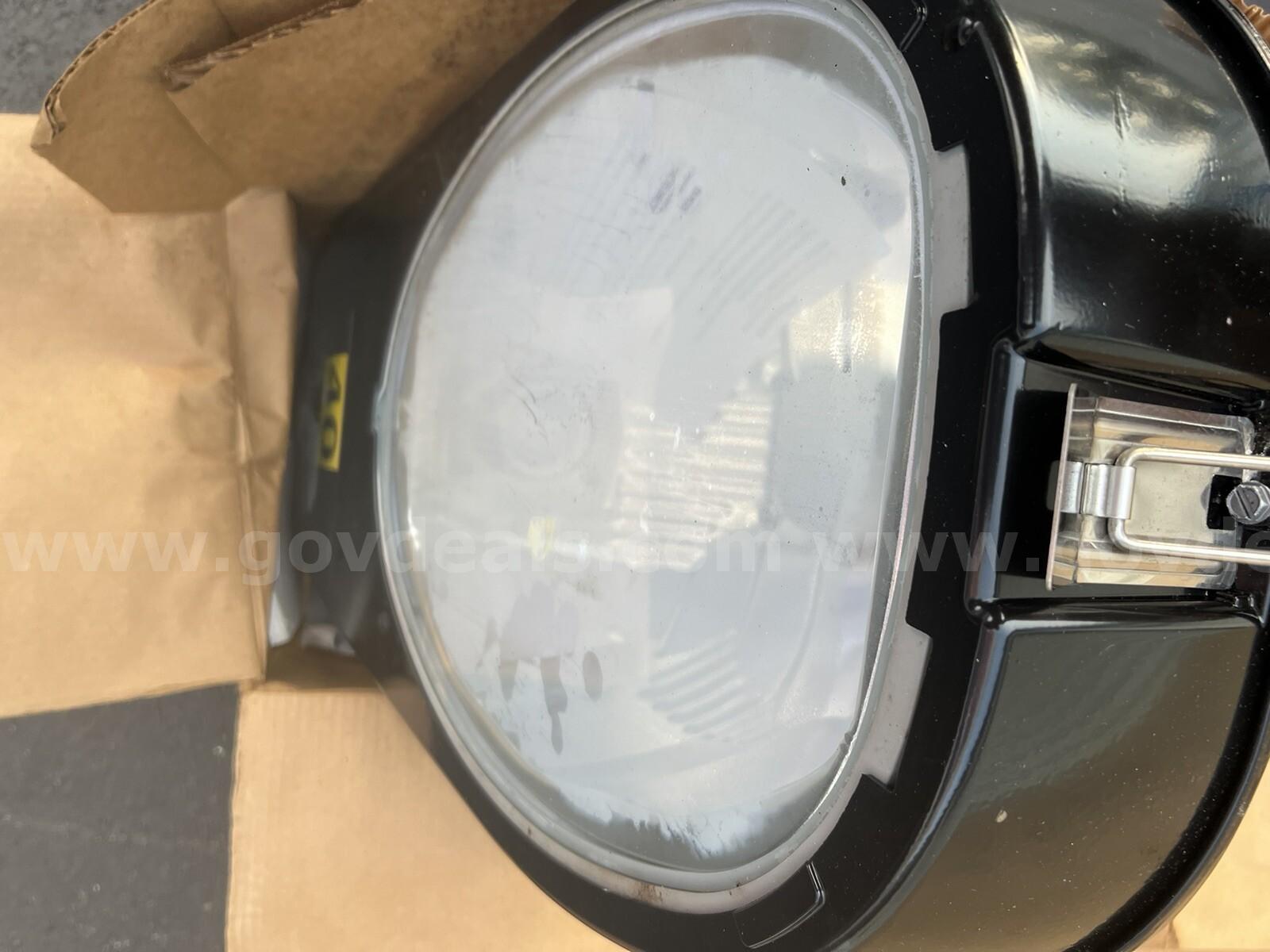 GE LIGHTING SYSTEM M400 LUMINAIRE W/CUTOFF OPTICS WITH PE RECEPTACLE MSCL40S0A22  M400 Government Surplus Auction - Photo #2