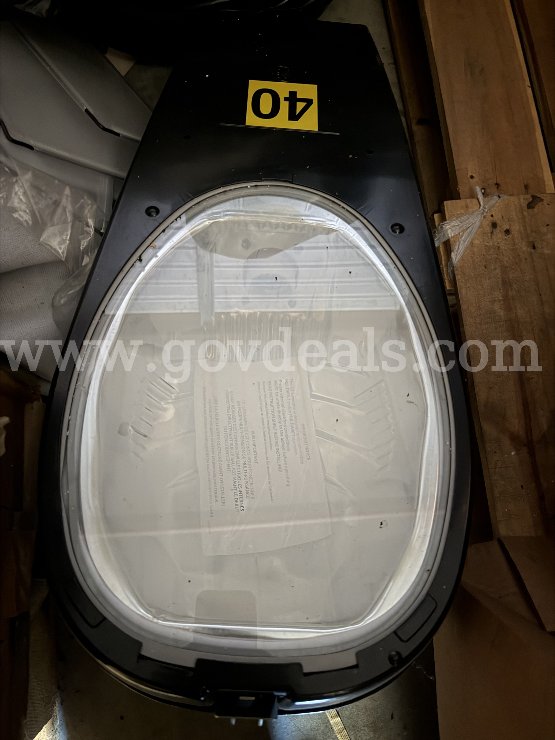 GE LIGHTING SYSTEM M400 LUMINAIRE W/CUTOFF OPTICS WITH PE RECEPTACLE MSCL40S0A22  M400 Government Surplus Auction - Photo #4