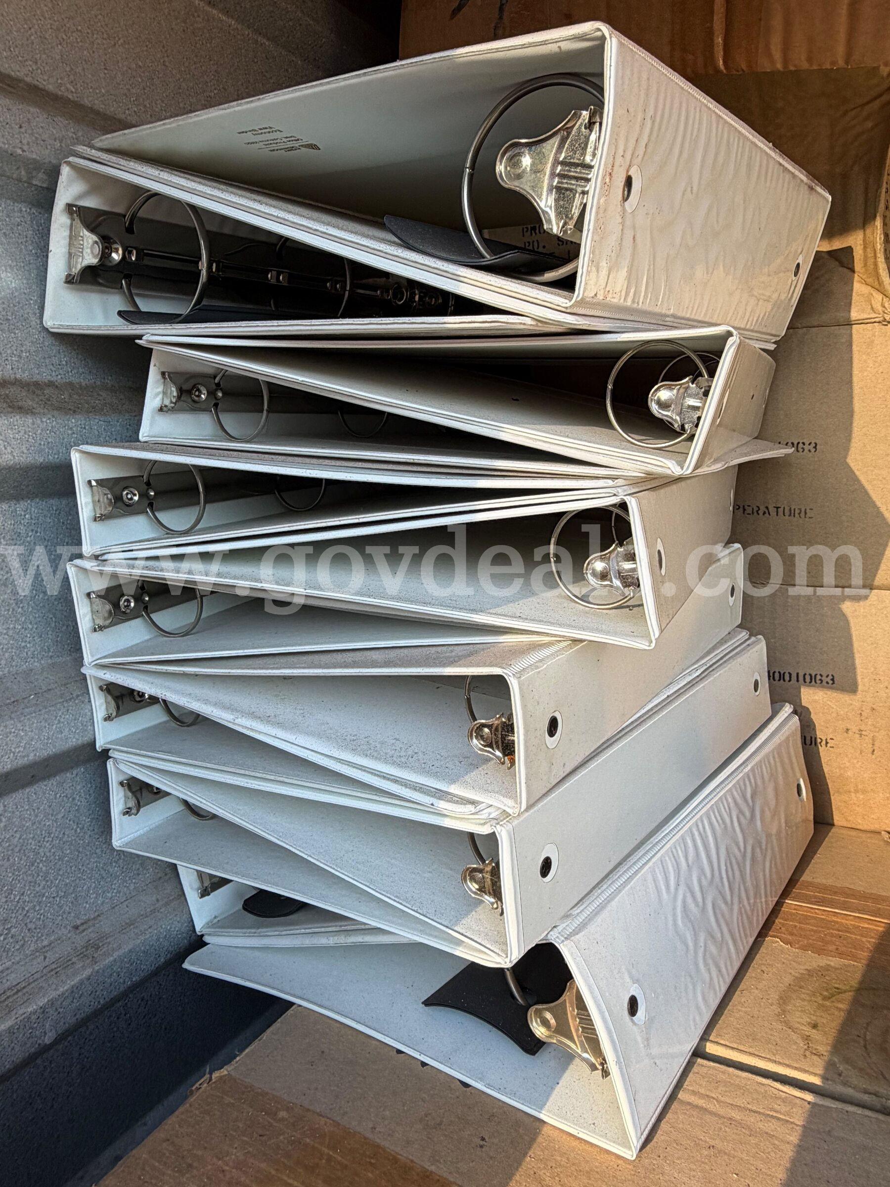 LOT OF 13 UNUSED AVERY DENNISON ECONOMY BINDERS ASSORTED SIZES   Government Surplus Auction - Photo #2