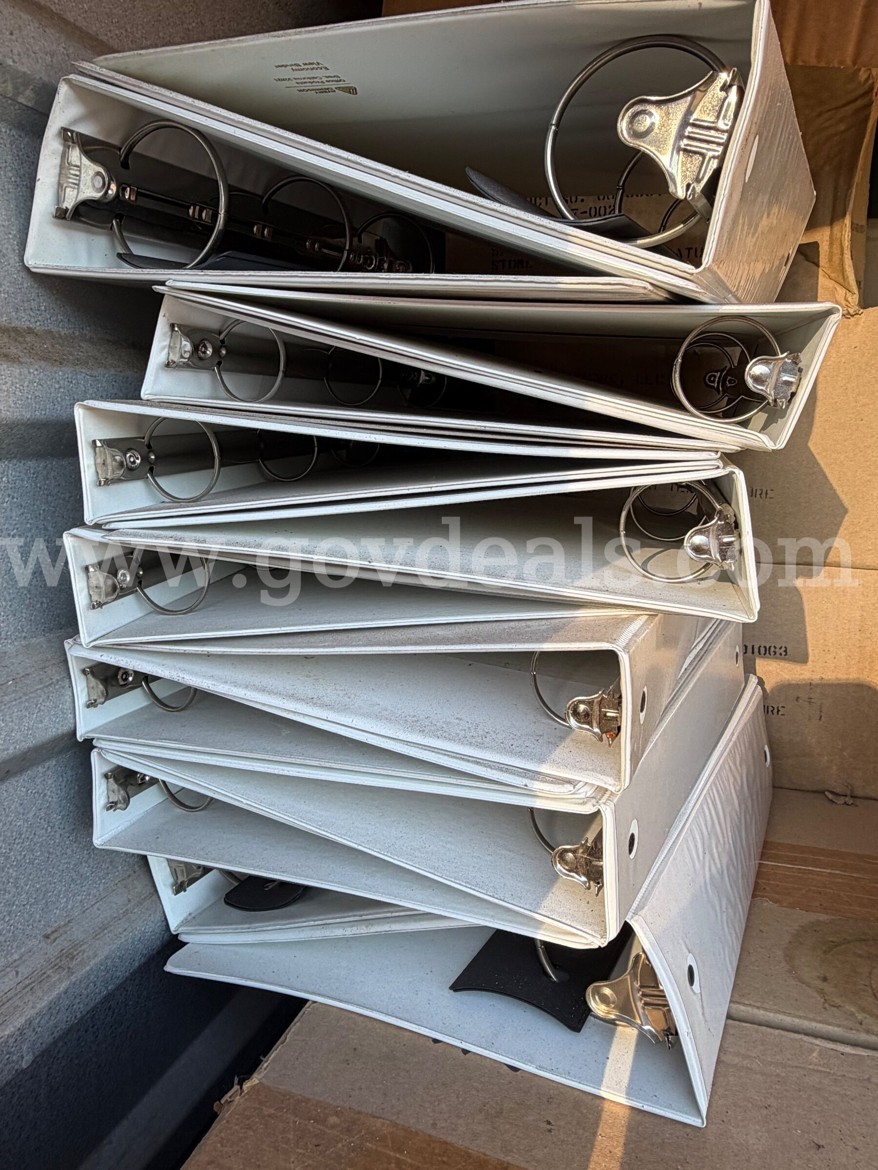 LOT OF 13 UNUSED AVERY DENNISON ECONOMY BINDERS ASSORTED SIZES   Government Surplus Auction - Photo #4