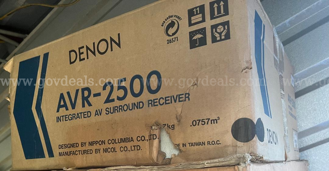 DENON AVR-2500 INTEGRATED AV SURROUND Receiver VINTAGE / NEVER PULL OUT FROM BOX*WILL SHIP*  2500 Government Surplus Auction - Photo #2