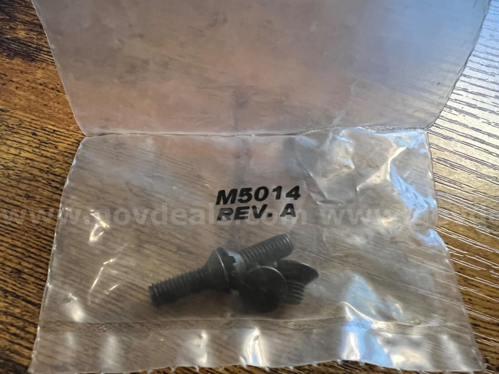 EOTech Replacement Magnifier Mount Screw for G33 9-M5014 REV.A BAG OF 4 PIECES *WILL SHIP*  M5014 Government Surplus Auction - Primary Photo