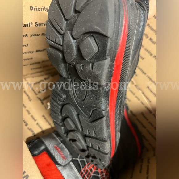 SPYDER UNISEX BOOTS (BOYS,GIRLS OR WOMEN'S) SIZE 4 EXCELLENT CONDITIONS *WILL SHIP*   Government Surplus Auction - Photo #2