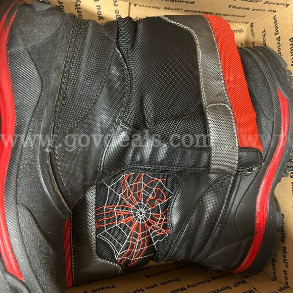 SPYDER UNISEX BOOTS (BOYS,GIRLS OR WOMEN'S) SIZE 4 EXCELLENT CONDITIONS *WILL SHIP*   Government Surplus Auction - Photo #3