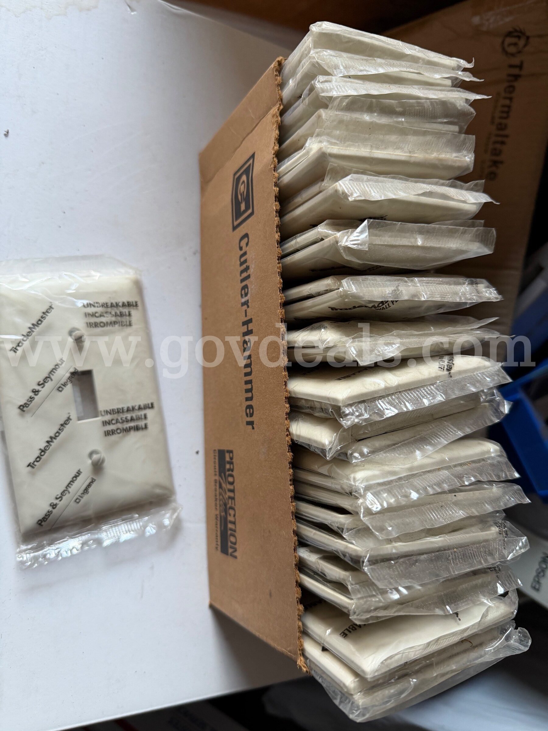 LOT Pass and Seymour Toggle Switch Opening 1-Gang Nylon Wall Plate, TP1LA, Light Almond *WILL SHIP*   Government Surplus Auction - Primary Photo