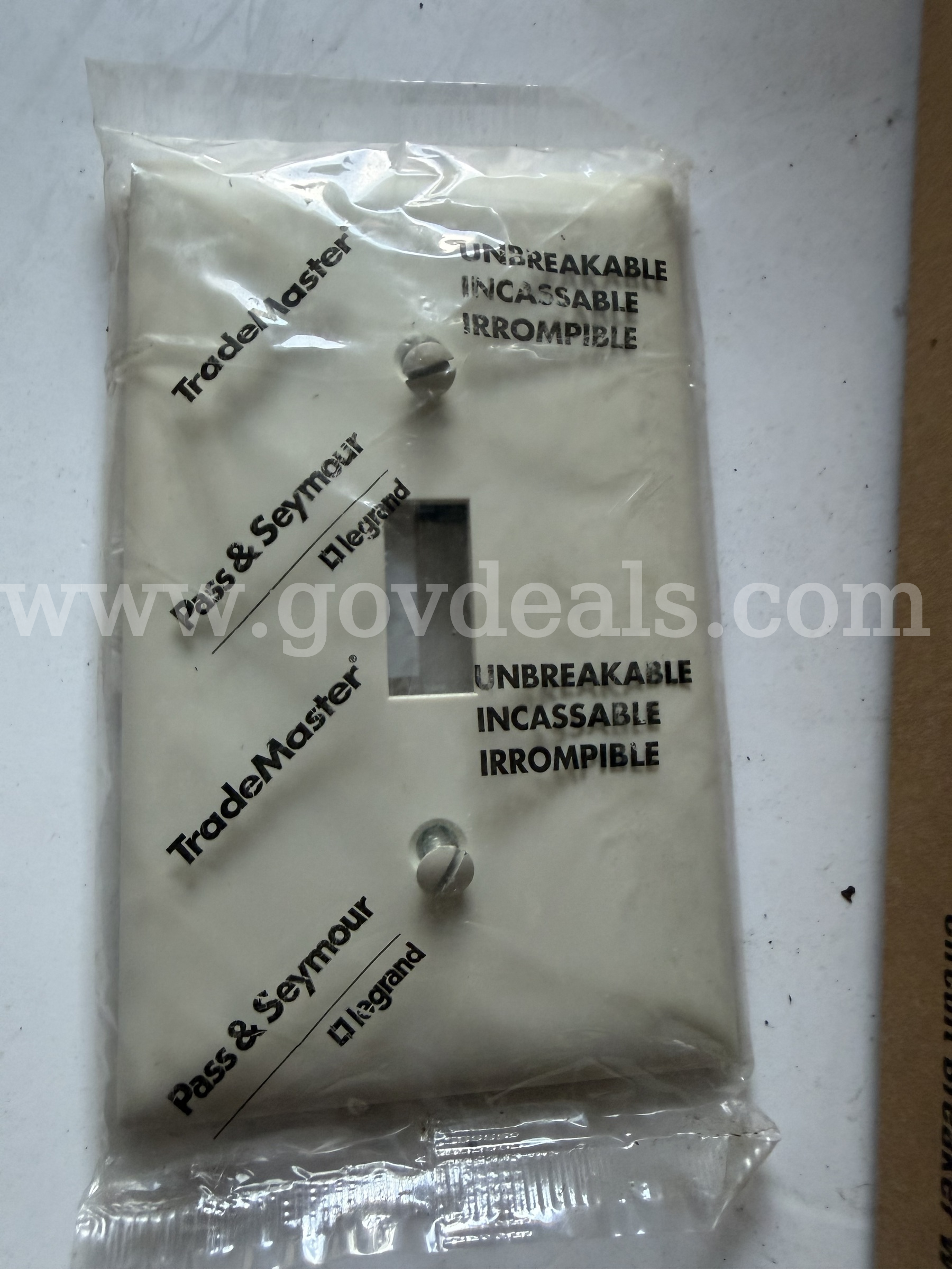 LOT Pass and Seymour Toggle Switch Opening 1-Gang Nylon Wall Plate, TP1LA, Light Almond *WILL SHIP*   Government Surplus Auction - Photo #6