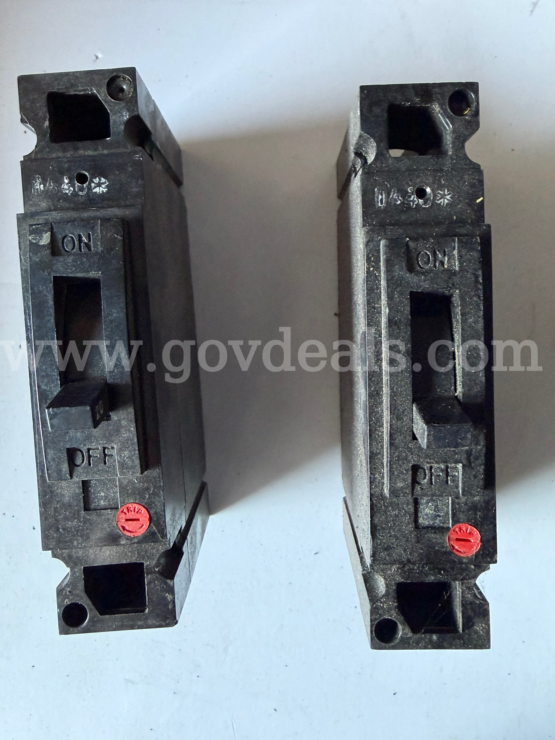LOT OF 2 GENERAL ELECTRIC CIRCUIT BREAKERS TED113020 277V.AC 20A 125 V.D.C.  MADE IN USA *WILL SHIP*  277V Government Surplus Auction - Primary Photo