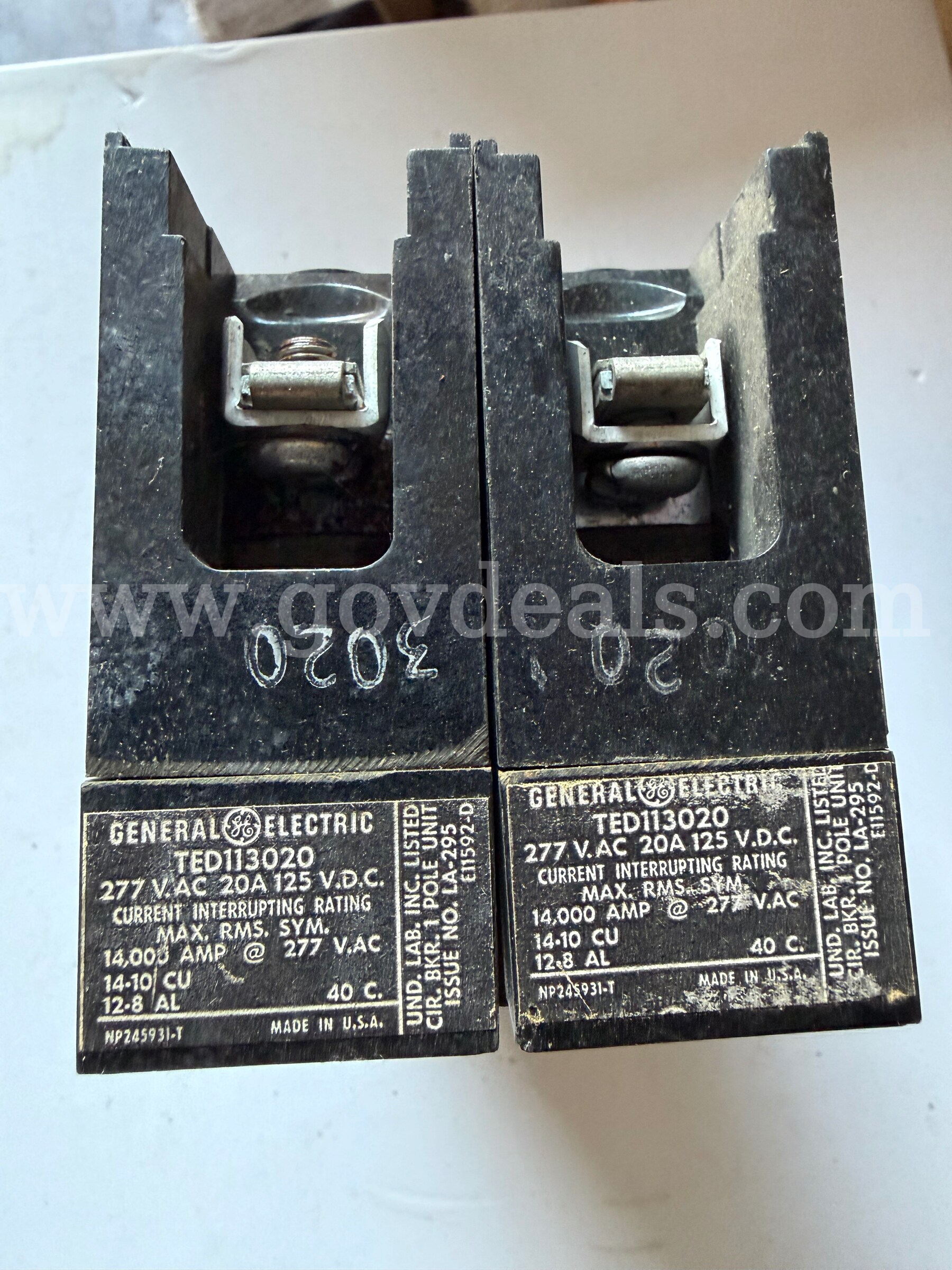 LOT OF 2 GENERAL ELECTRIC CIRCUIT BREAKERS TED113020 277V.AC 20A 125 V.D.C.  MADE IN USA *WILL SHIP*  277V Government Surplus Auction - Photo #2