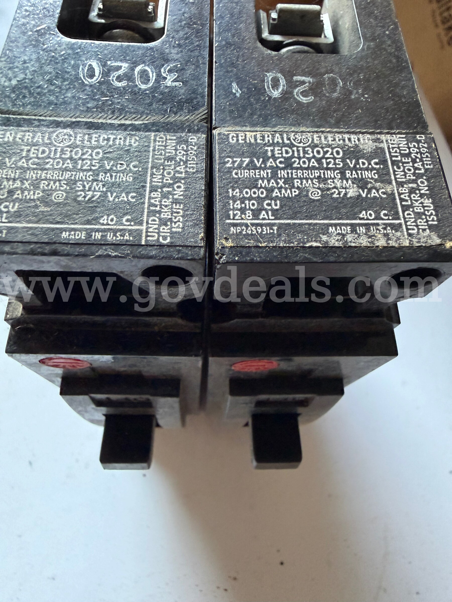 LOT OF 2 GENERAL ELECTRIC CIRCUIT BREAKERS TED113020 277V.AC 20A 125 V.D.C.  MADE IN USA *WILL SHIP*  277V Government Surplus Auction - Photo #3