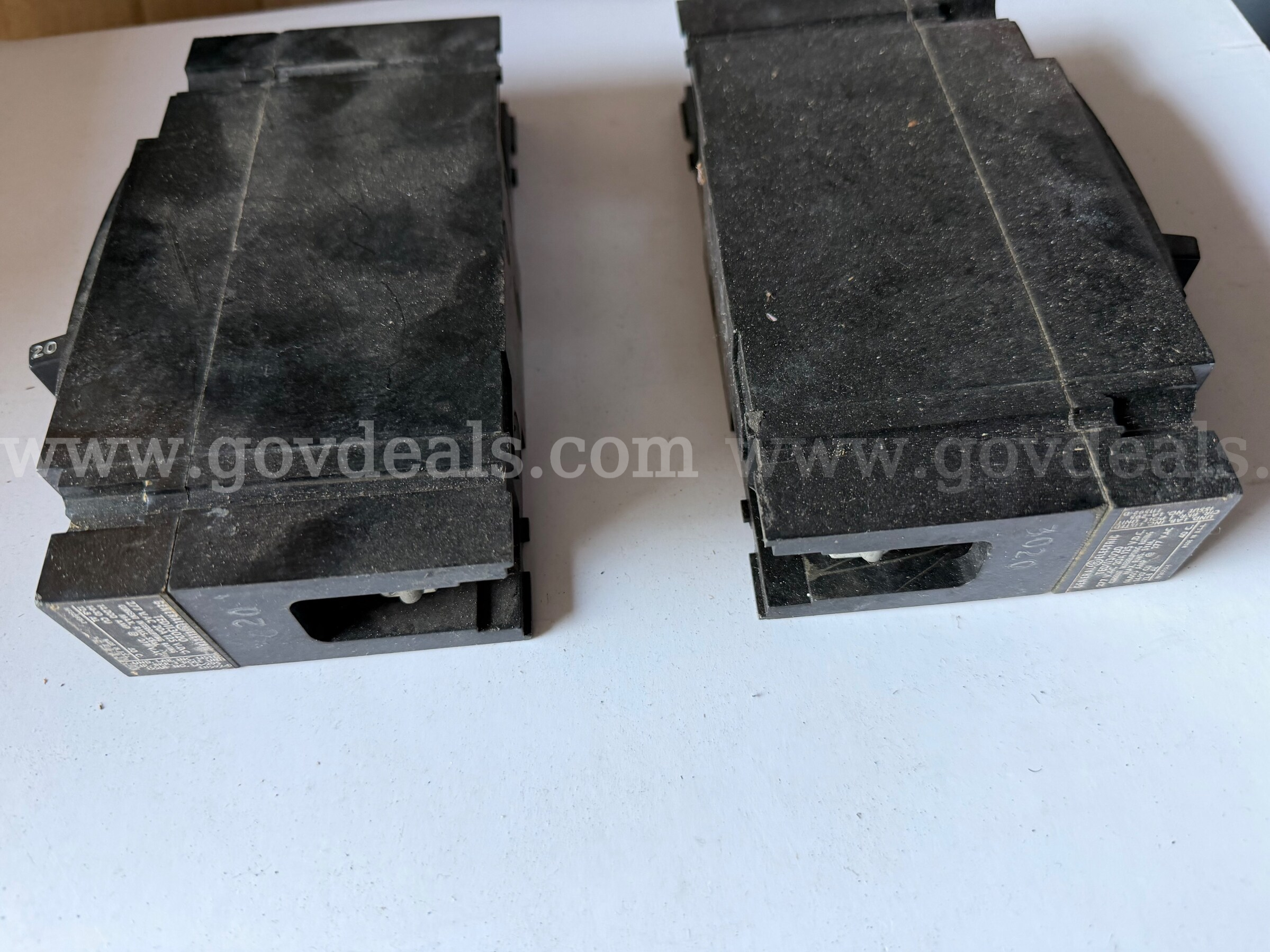 LOT OF 2 GENERAL ELECTRIC CIRCUIT BREAKERS TED113020 277V.AC 20A 125 V.D.C.  MADE IN USA *WILL SHIP*  277V Government Surplus Auction - Photo #5