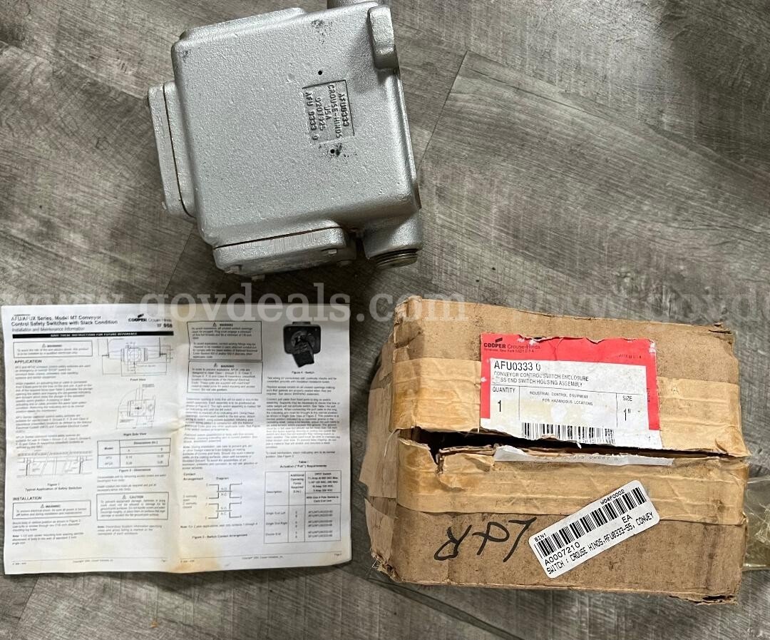 COOPER CROUSE-HINDS USA AFU03330 NEW IN FACTORY BOX / NEVER USED MADE IN USA *WILL SHIP*   Government Surplus Auction - Primary Photo