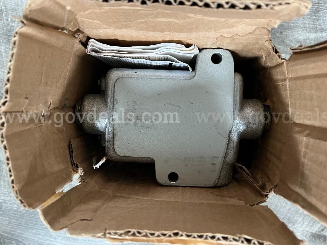 COOPER CROUSE-HINDS USA AFU03330 NEW IN FACTORY BOX / NEVER USED MADE IN USA *WILL SHIP*   Government Surplus Auction - Photo #2