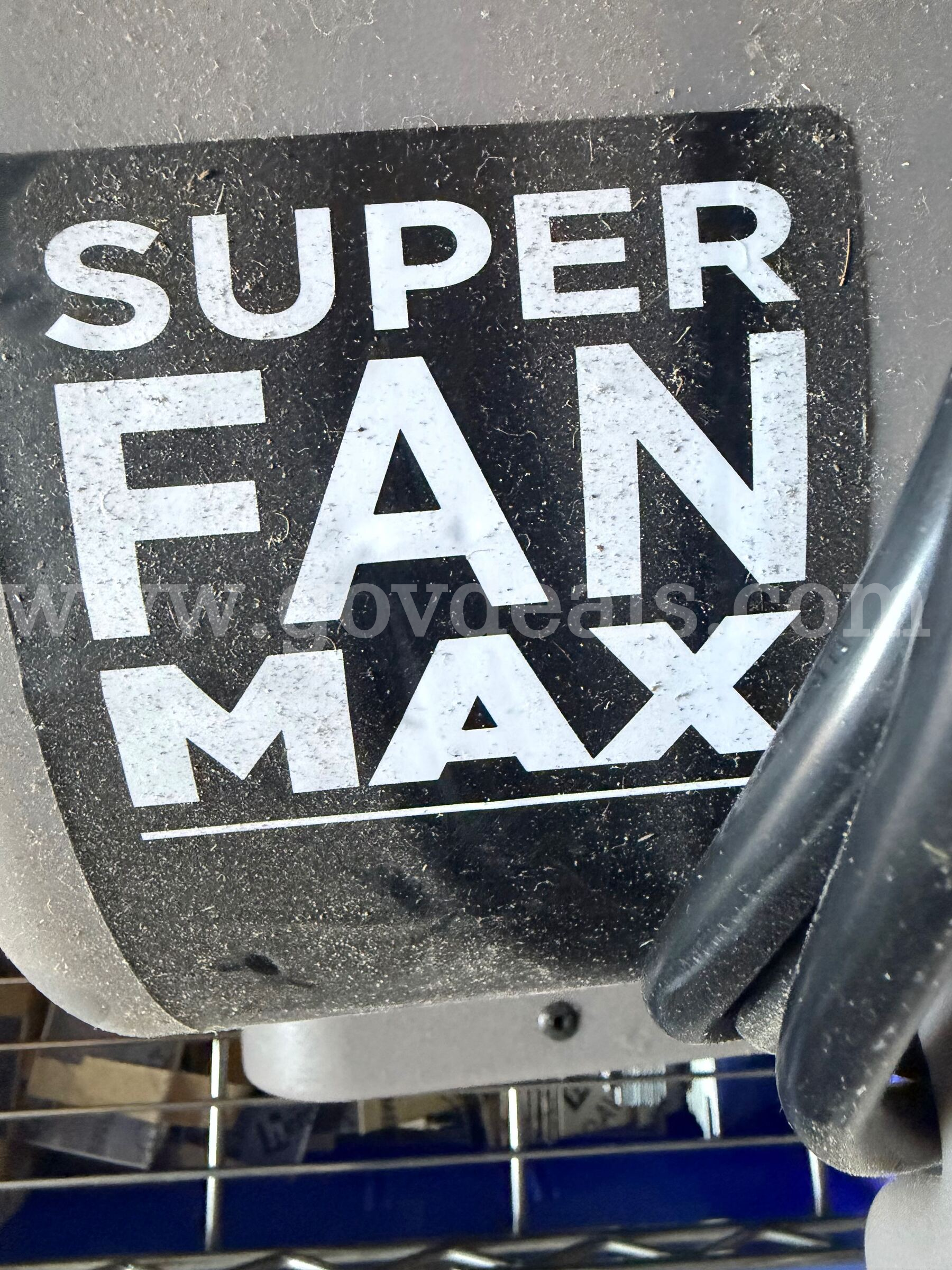 Lasko13.5 Super Fan Max 3-Speed Air Mover Floor Fan with Outlets,Grey *will ship*   Government Surplus Auction - Photo #2